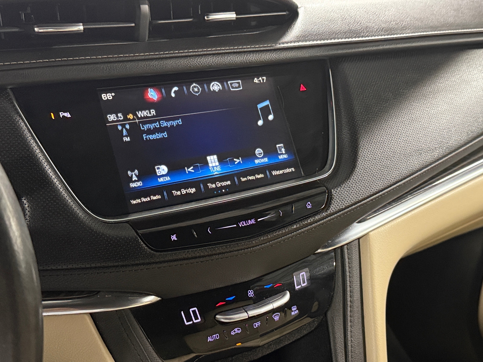 Thumbnail: 2017 Cadillac XT5 - 3