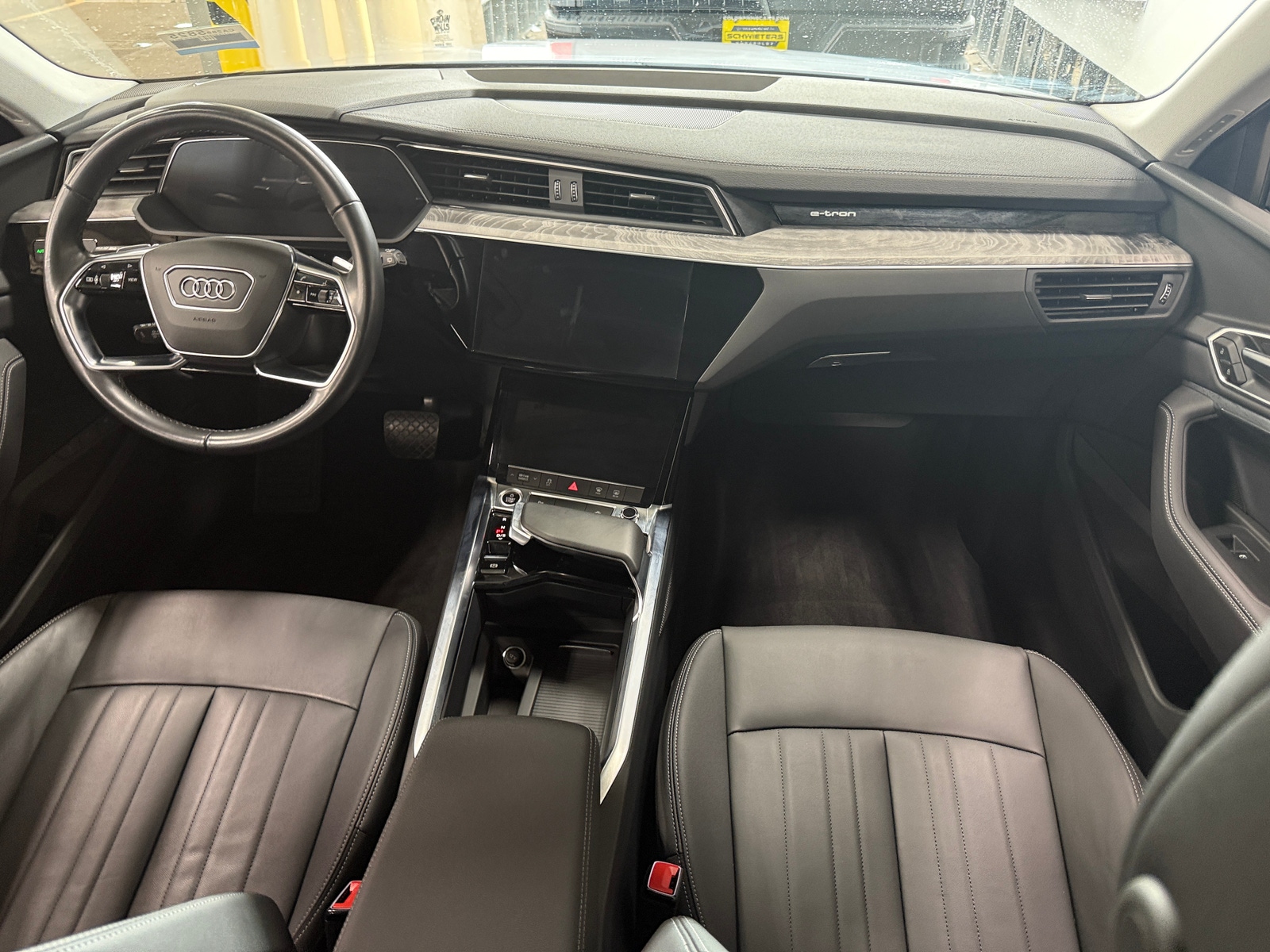 Thumbnail: 2022 Audi e-tron - 2