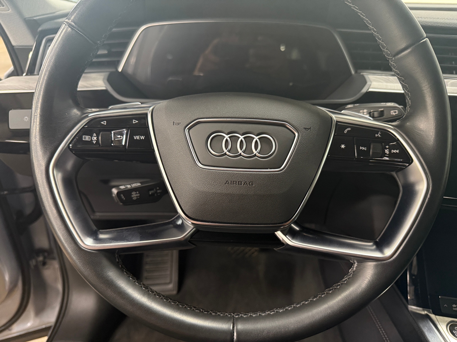 Thumbnail: 2022 Audi e-tron - 4