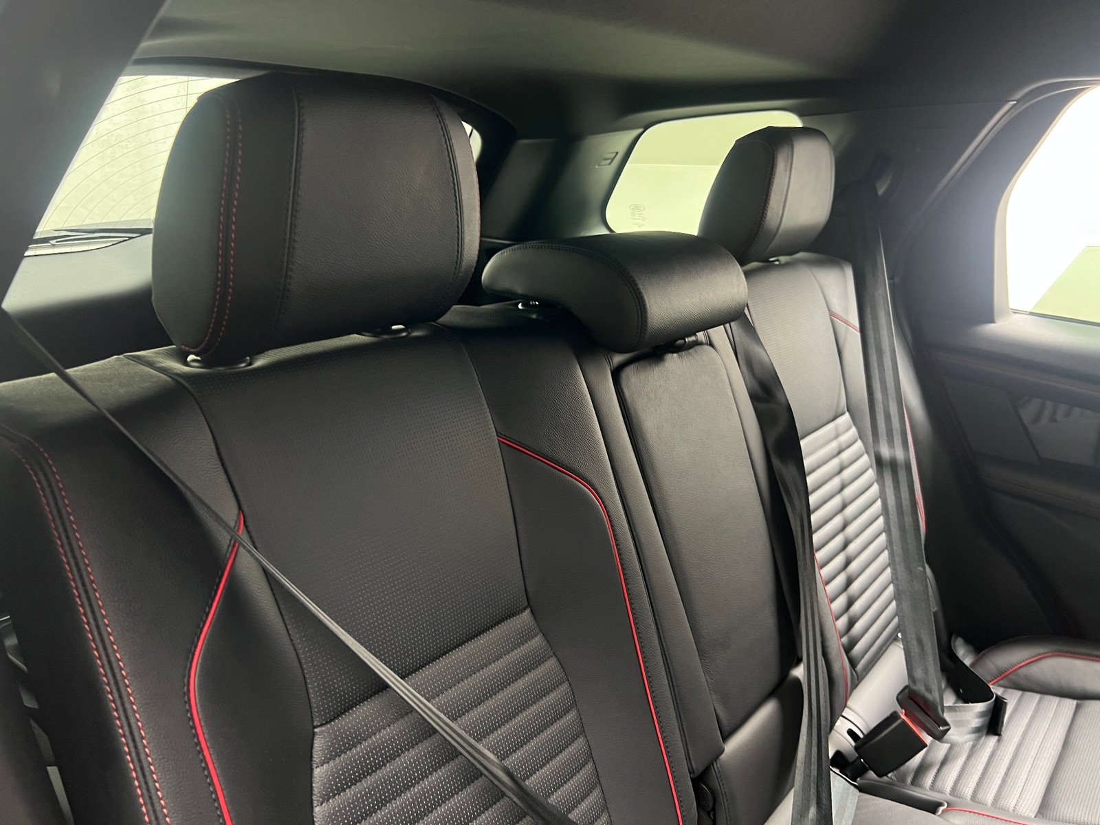 Thumbnail: 2021 Land Rover Discovery Sport - 5