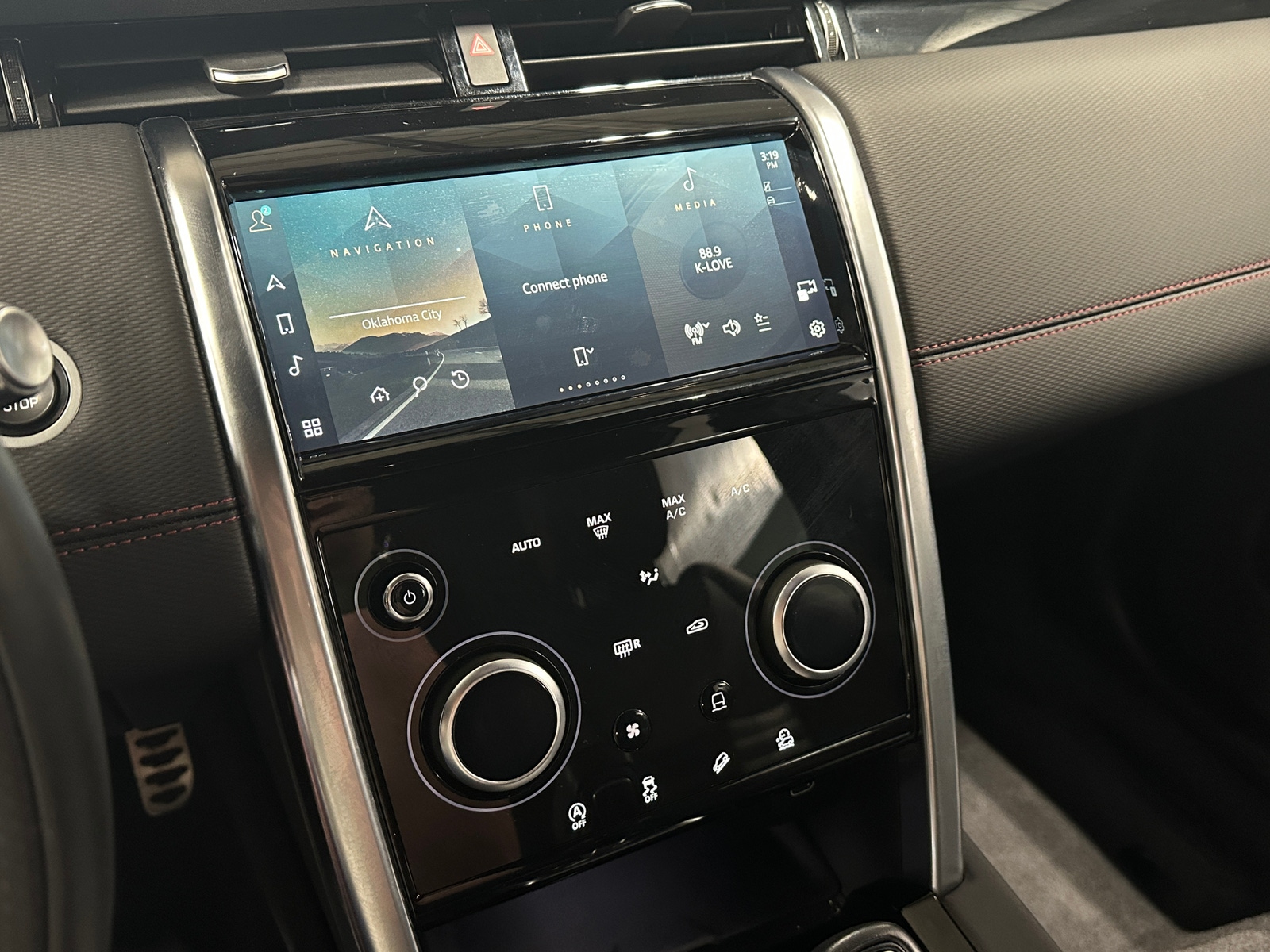 Thumbnail: 2021 Land Rover Discovery Sport - 3