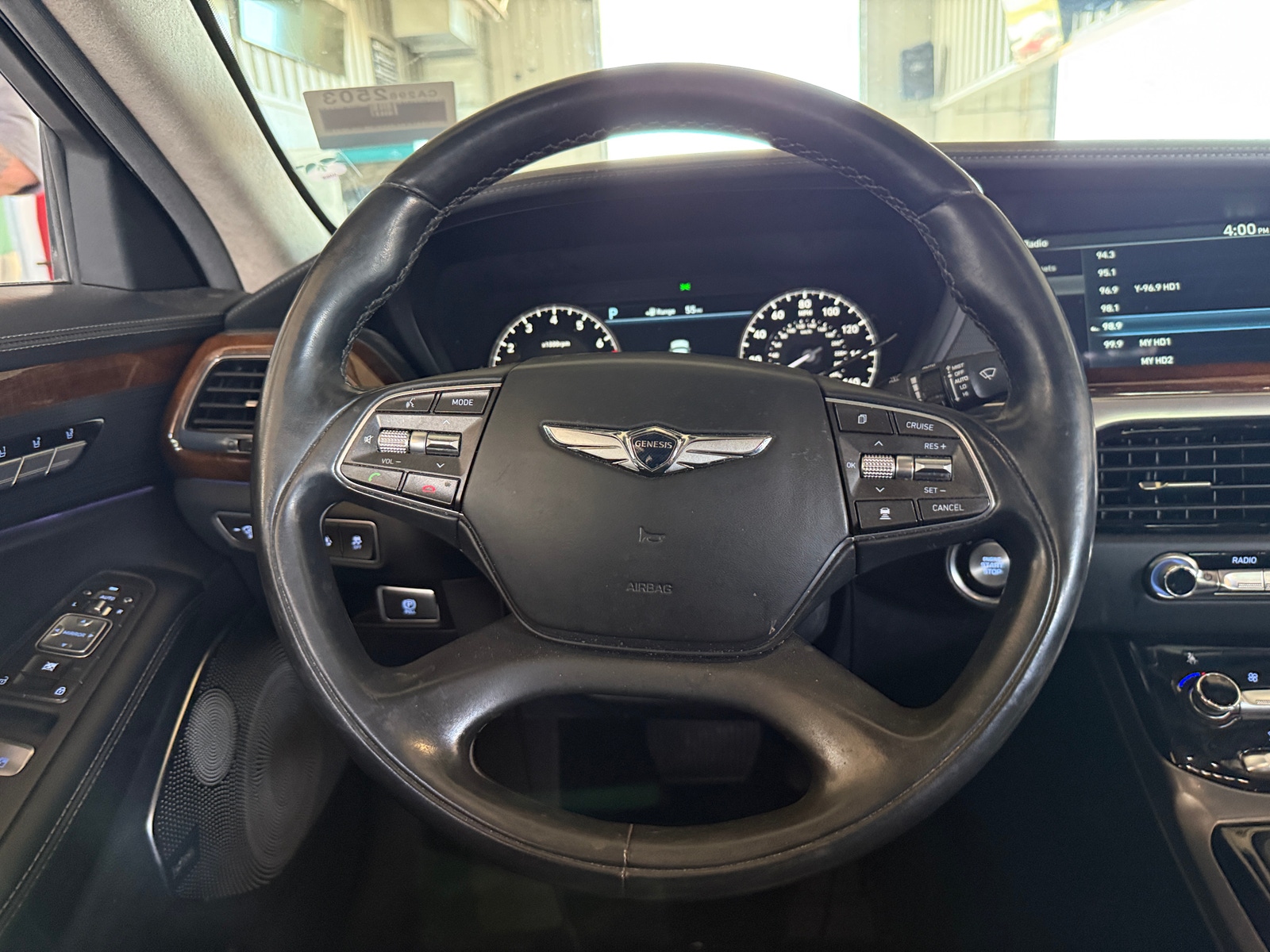 Thumbnail: 2017 Genesis G90 - 4