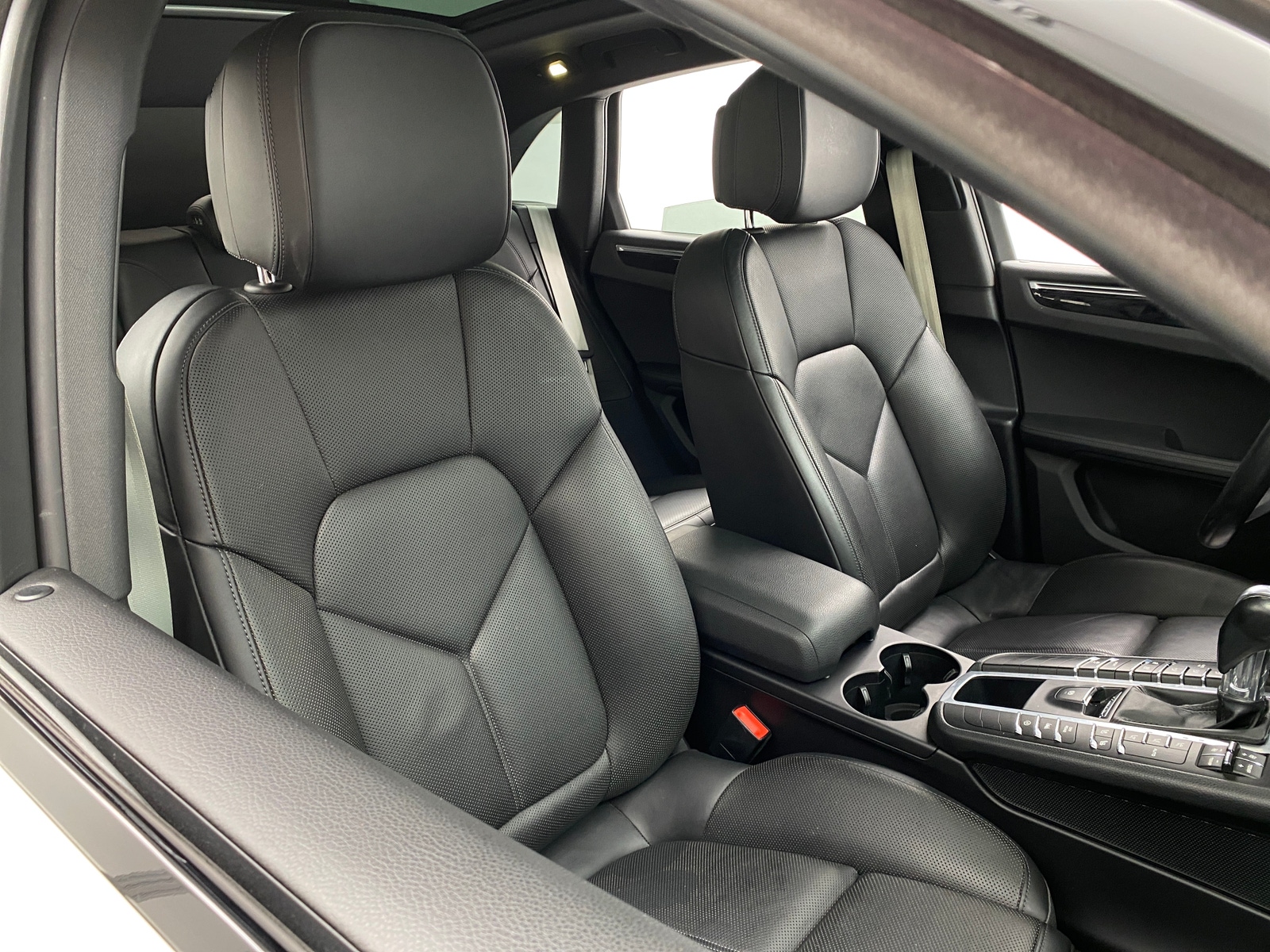Thumbnail: 2018 Porsche Macan - 2