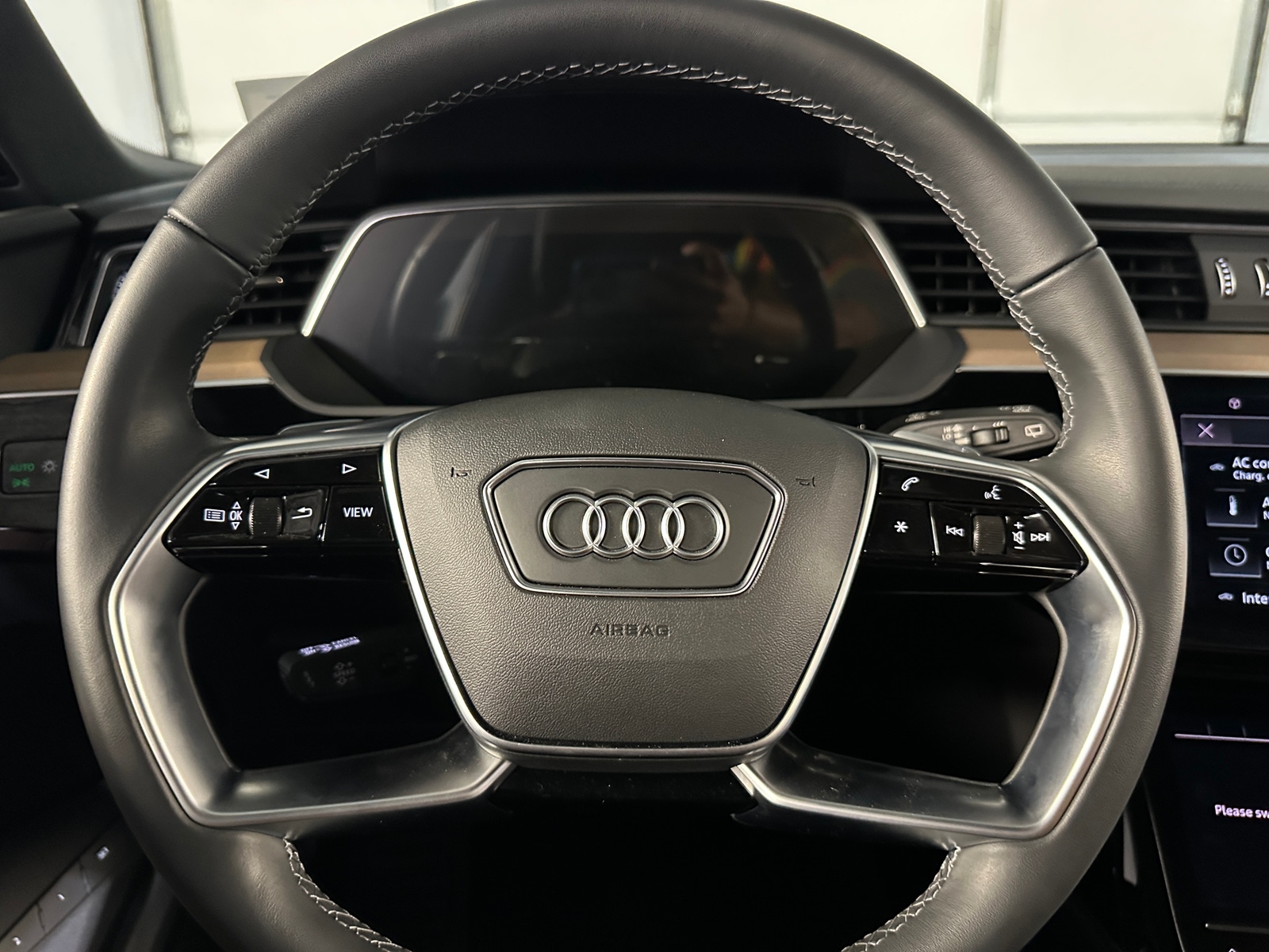 Thumbnail: 2024 Audi Q8 e-tron - 4