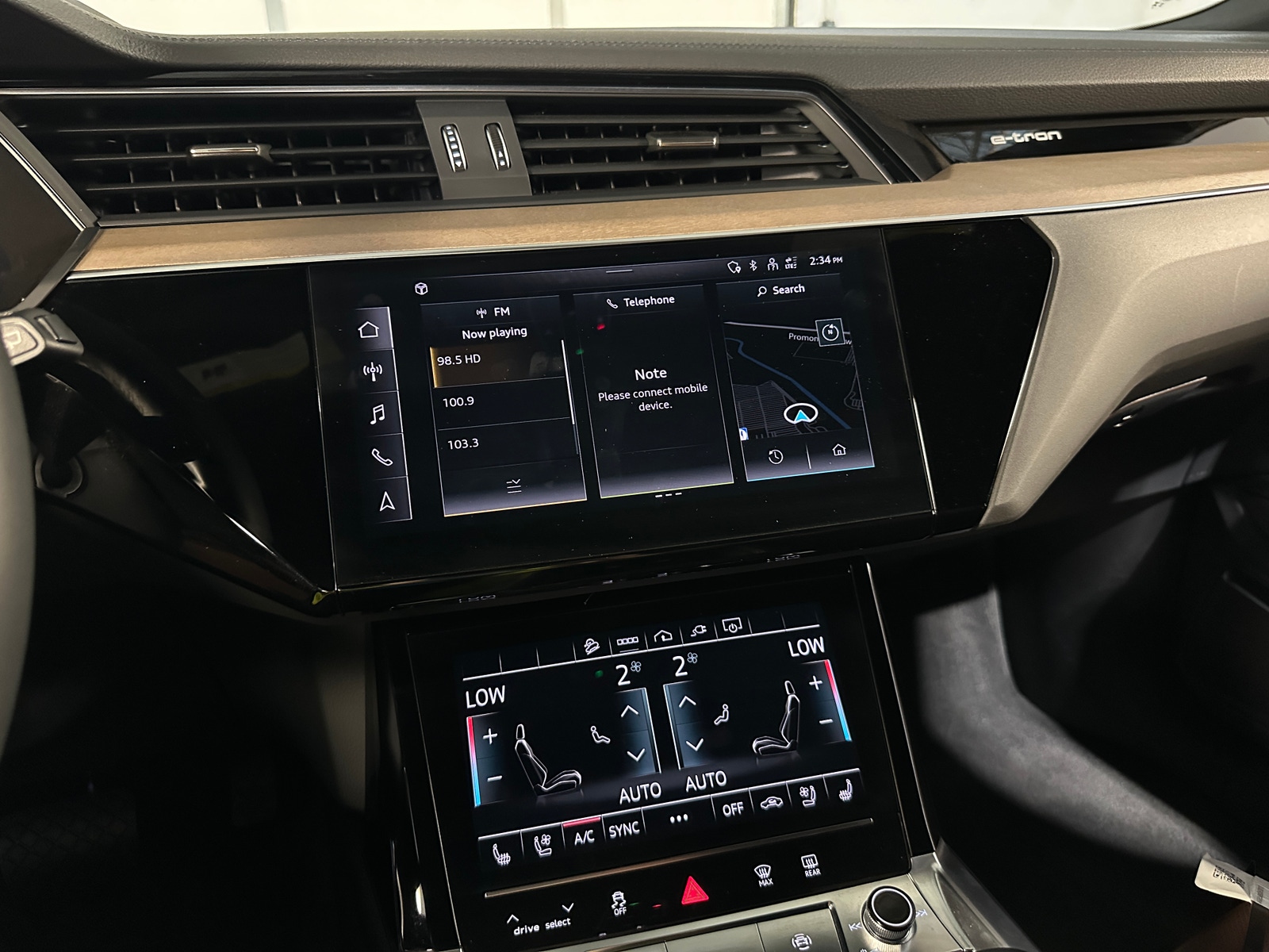 Thumbnail: 2024 Audi Q8 e-tron - 3