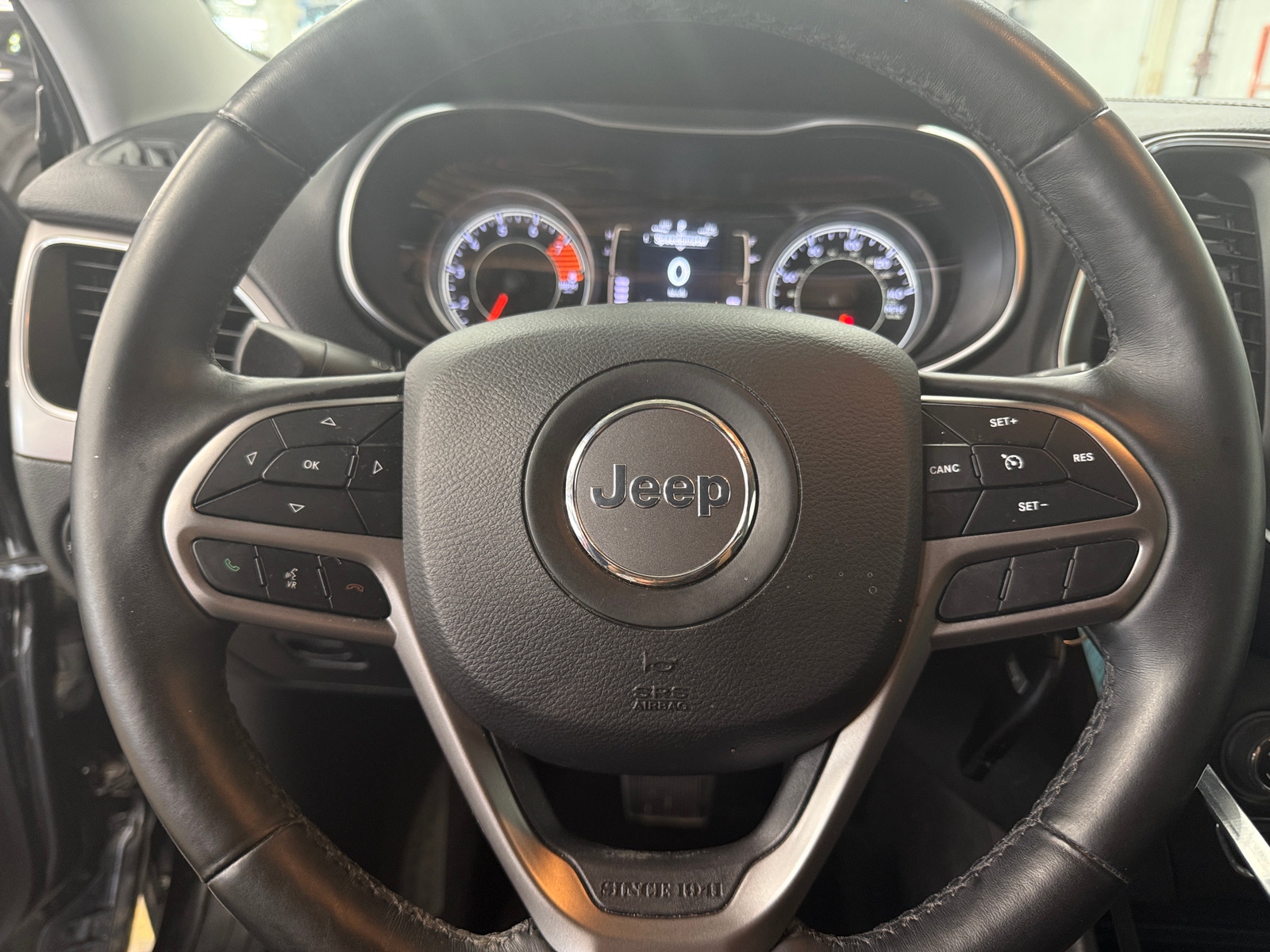 Thumbnail: 2019 Jeep Cherokee - 5