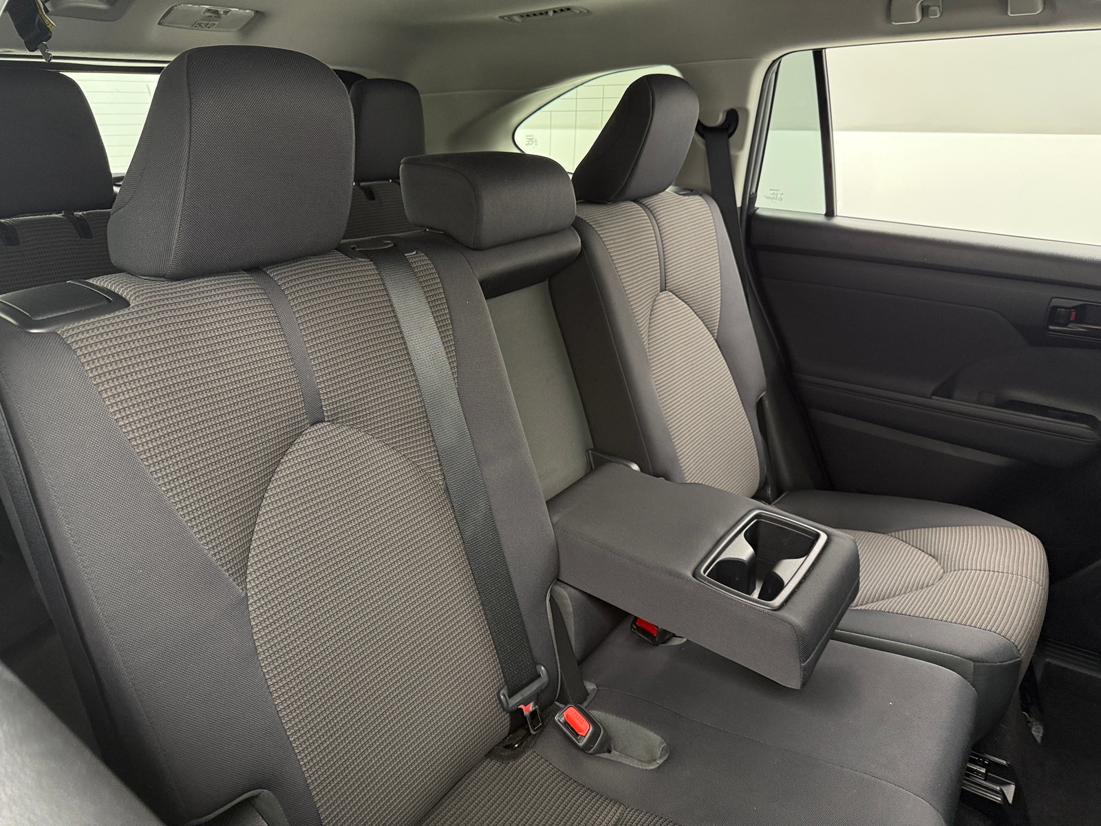 Thumbnail: 2023 Toyota Highlander - 6