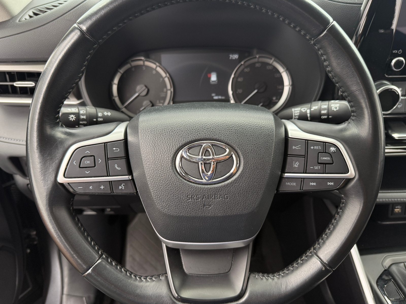 Thumbnail: 2023 Toyota Highlander - 5