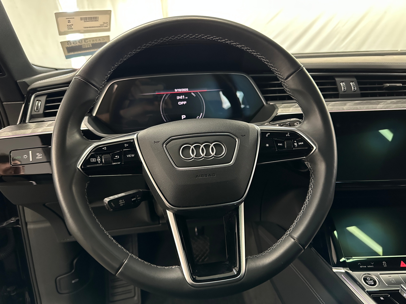 Thumbnail: 2022 Audi e-tron - 4