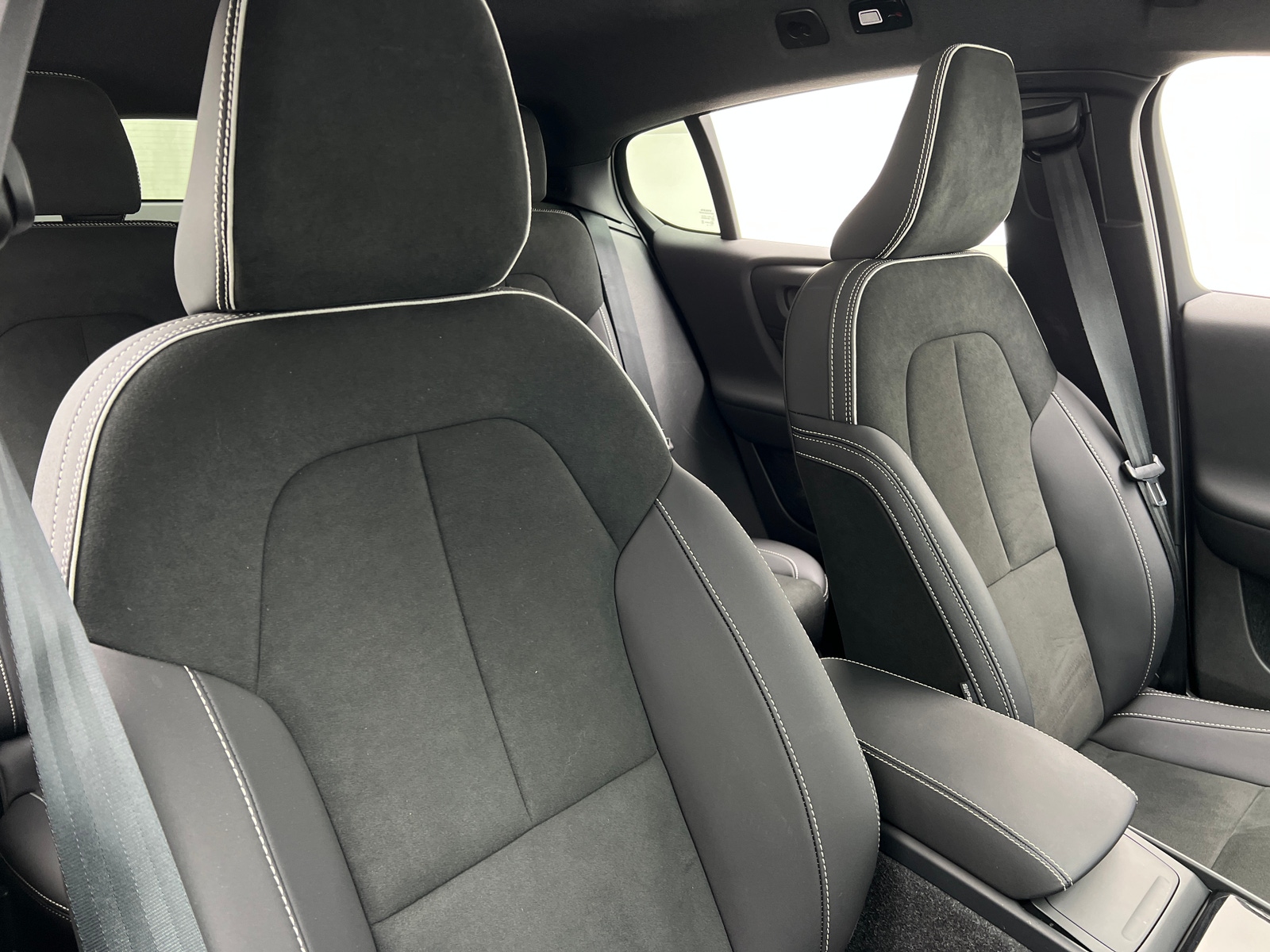 Thumbnail: 2023 Volvo C40 - 2