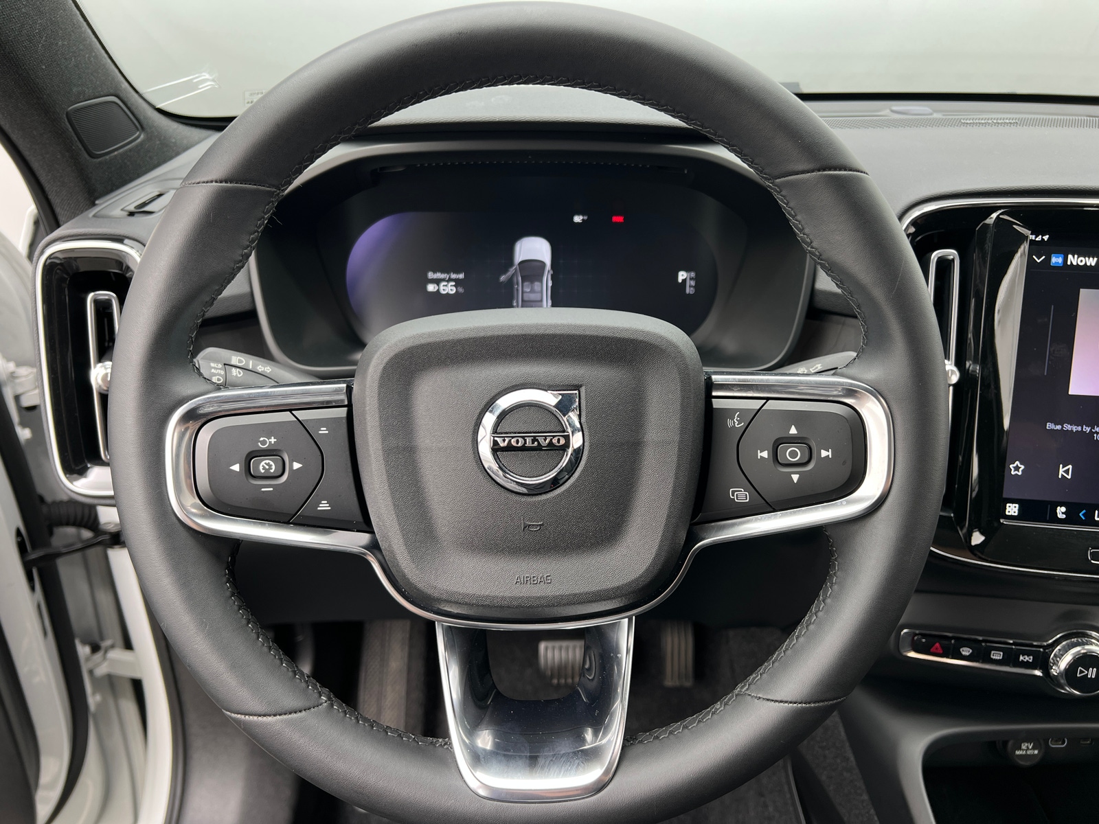 Thumbnail: 2023 Volvo C40 - 5