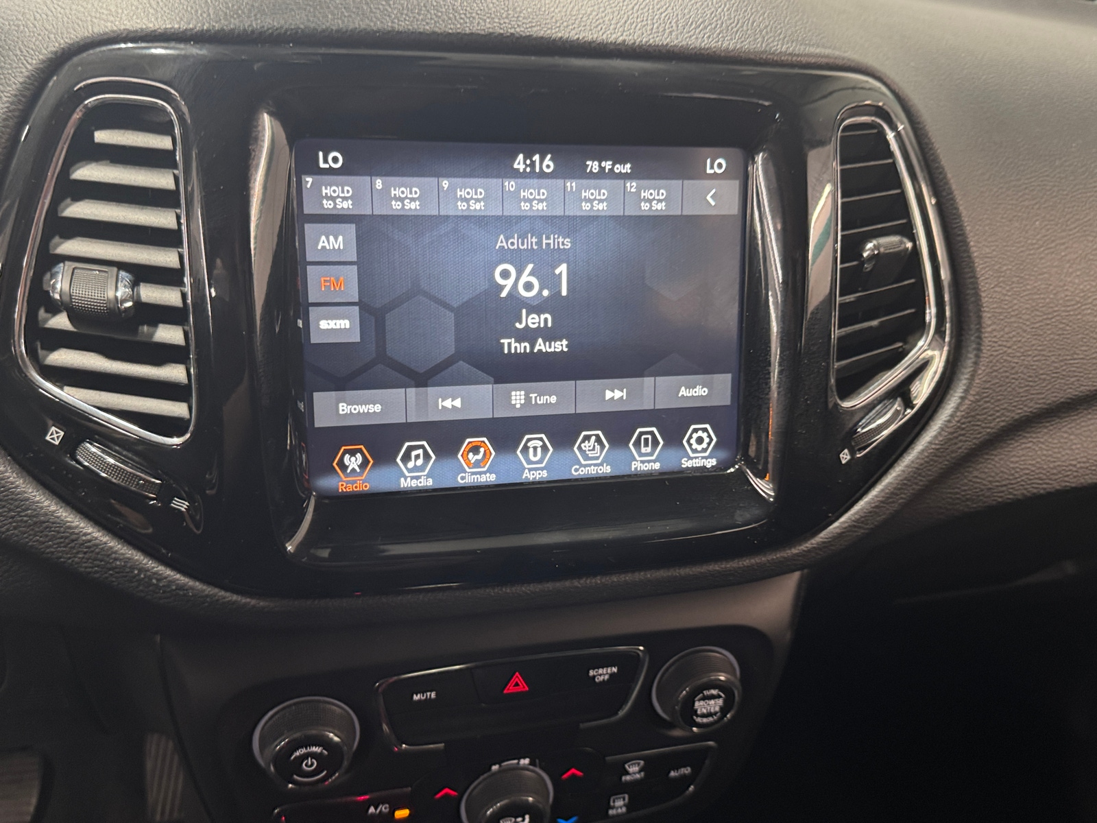 Thumbnail: 2018 Jeep Compass - 3