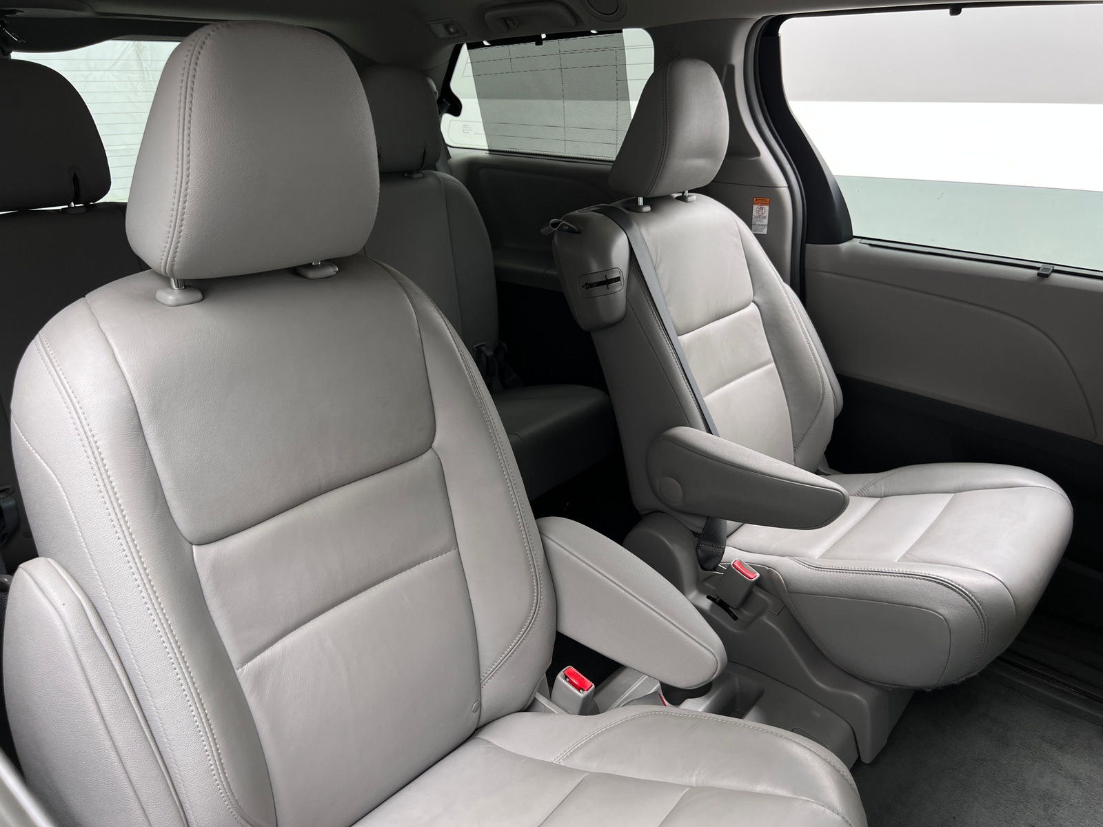 Thumbnail: 2016 Toyota Sienna - 5