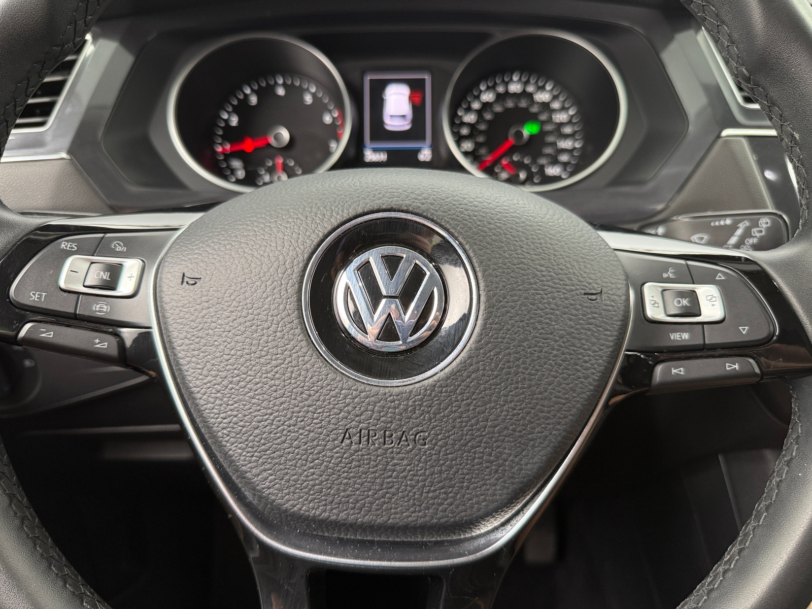 Thumbnail: 2020 Volkswagen Tiguan - 4