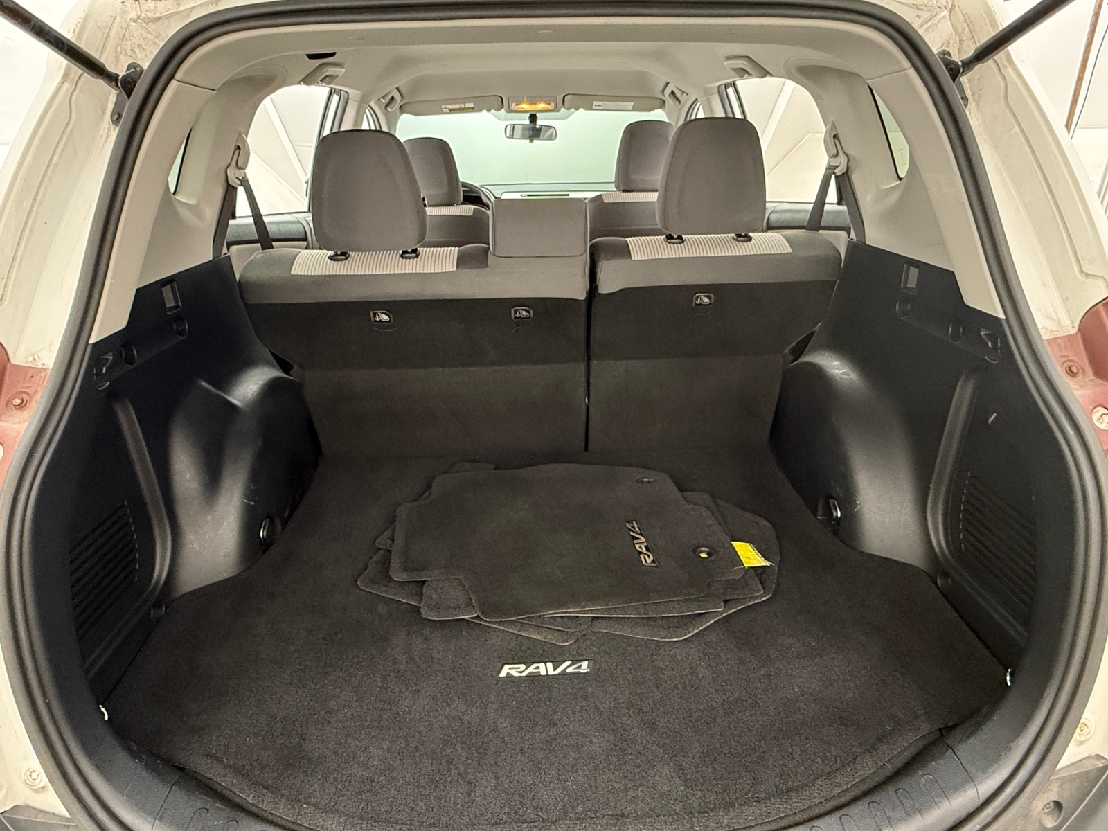 Thumbnail: 2014 Toyota RAV4 - 7