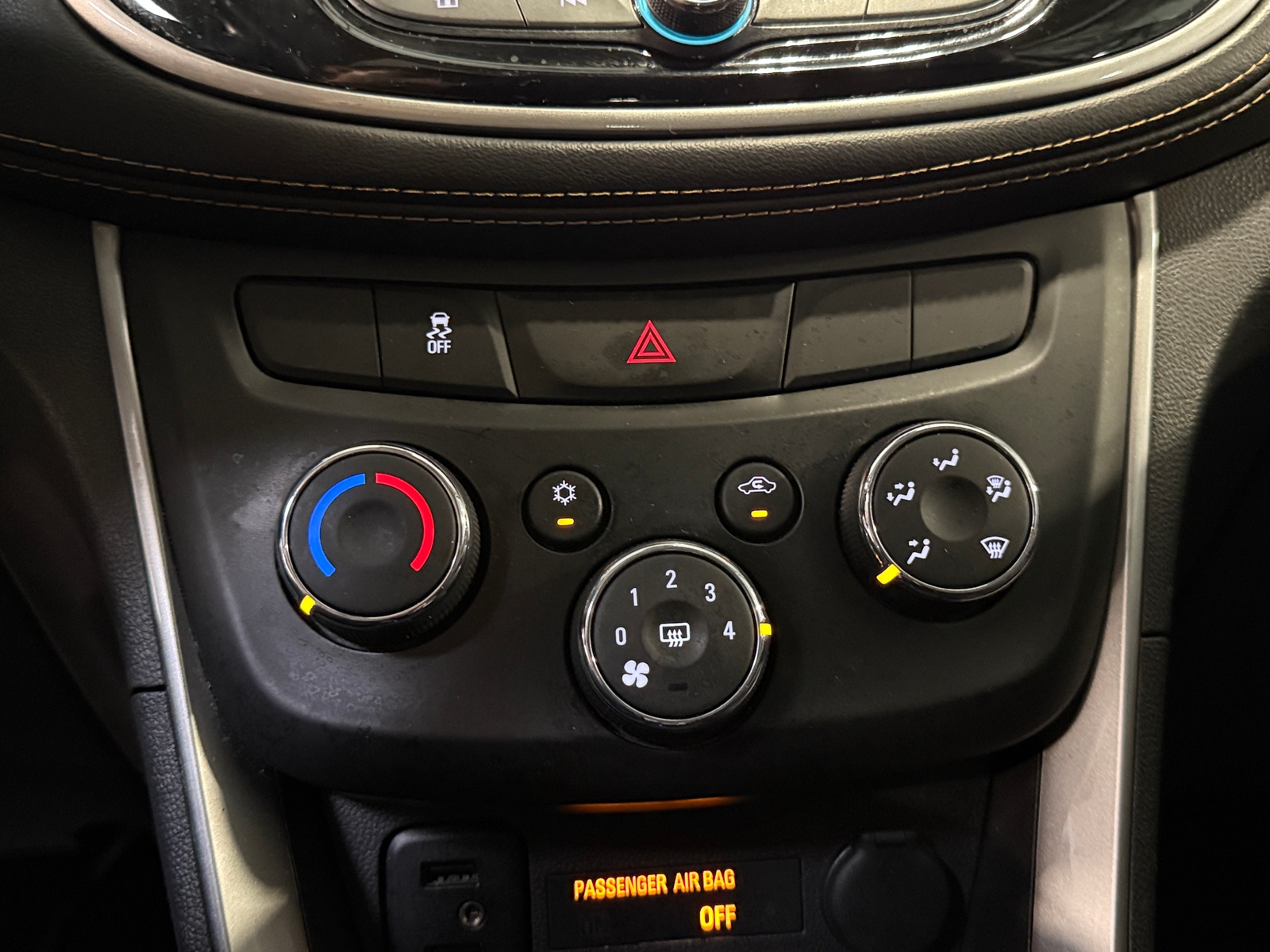 Thumbnail: 2019 Chevrolet Trax - 3