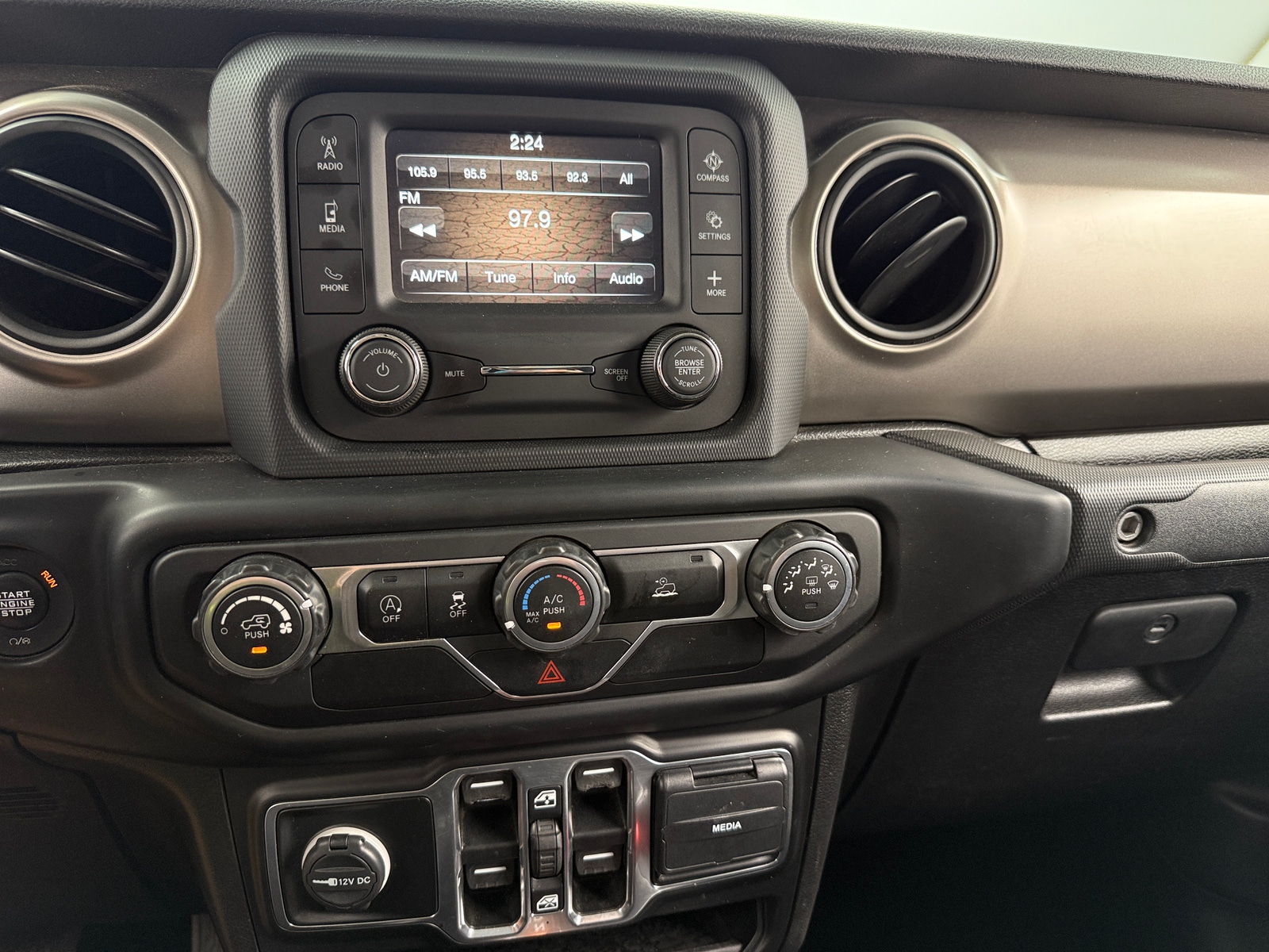 Thumbnail: 2020 Jeep Gladiator - 4