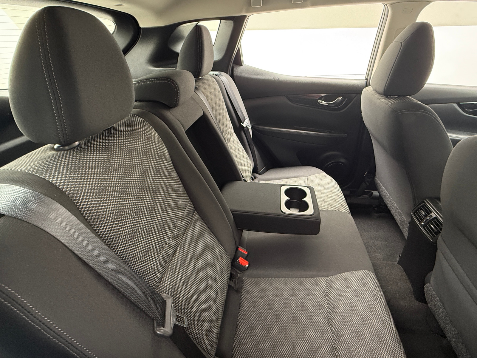 Thumbnail: 2018 Nissan Rogue Sport - 6