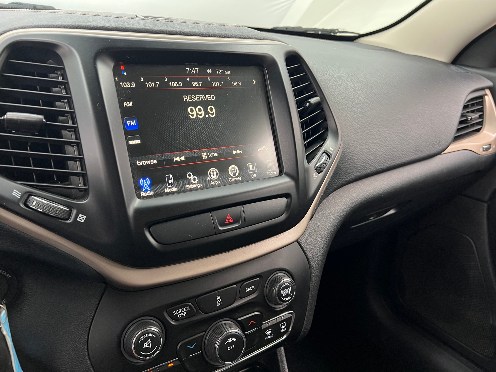 Thumbnail: 2016 Jeep Cherokee - 4