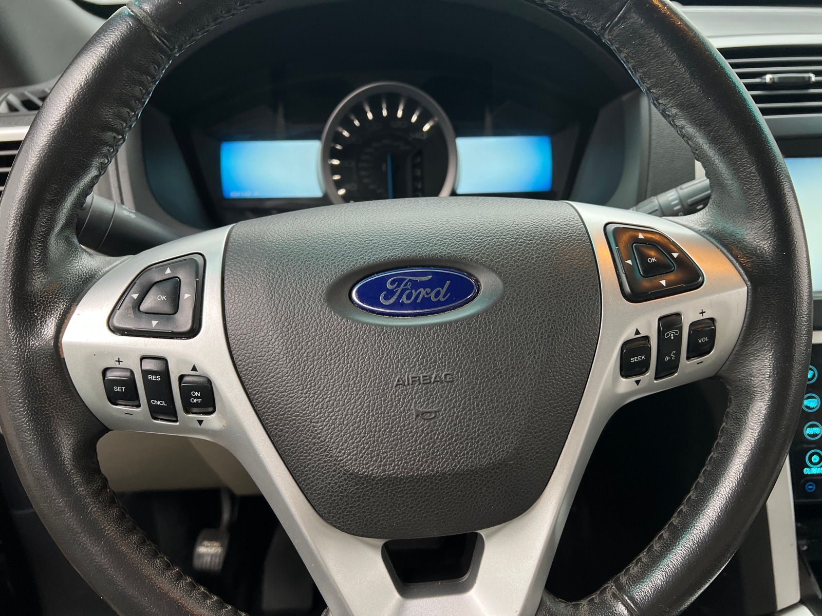 Thumbnail: 2015 Ford Explorer - 4