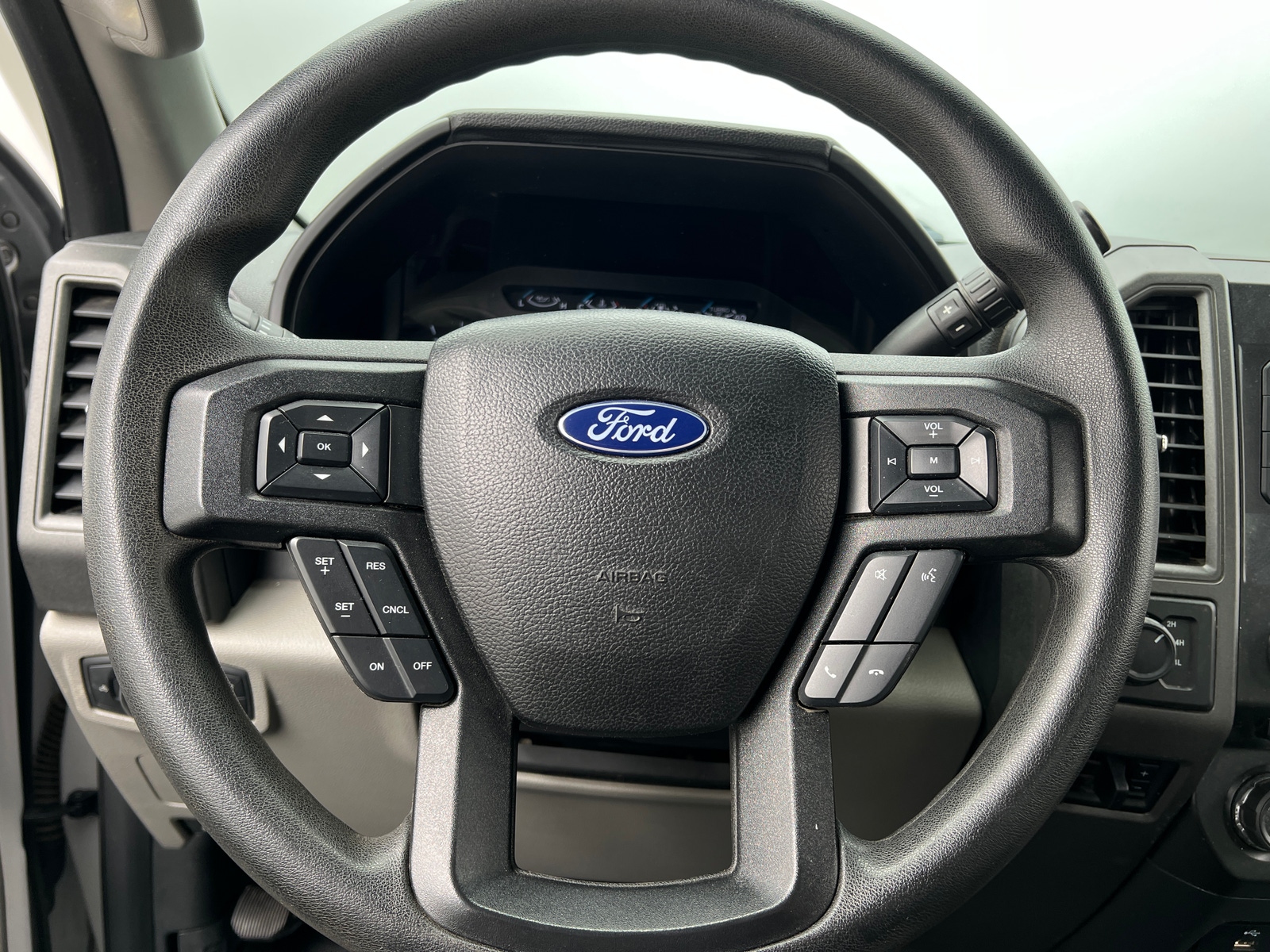 Thumbnail: 2017 Ford Econoline - 4