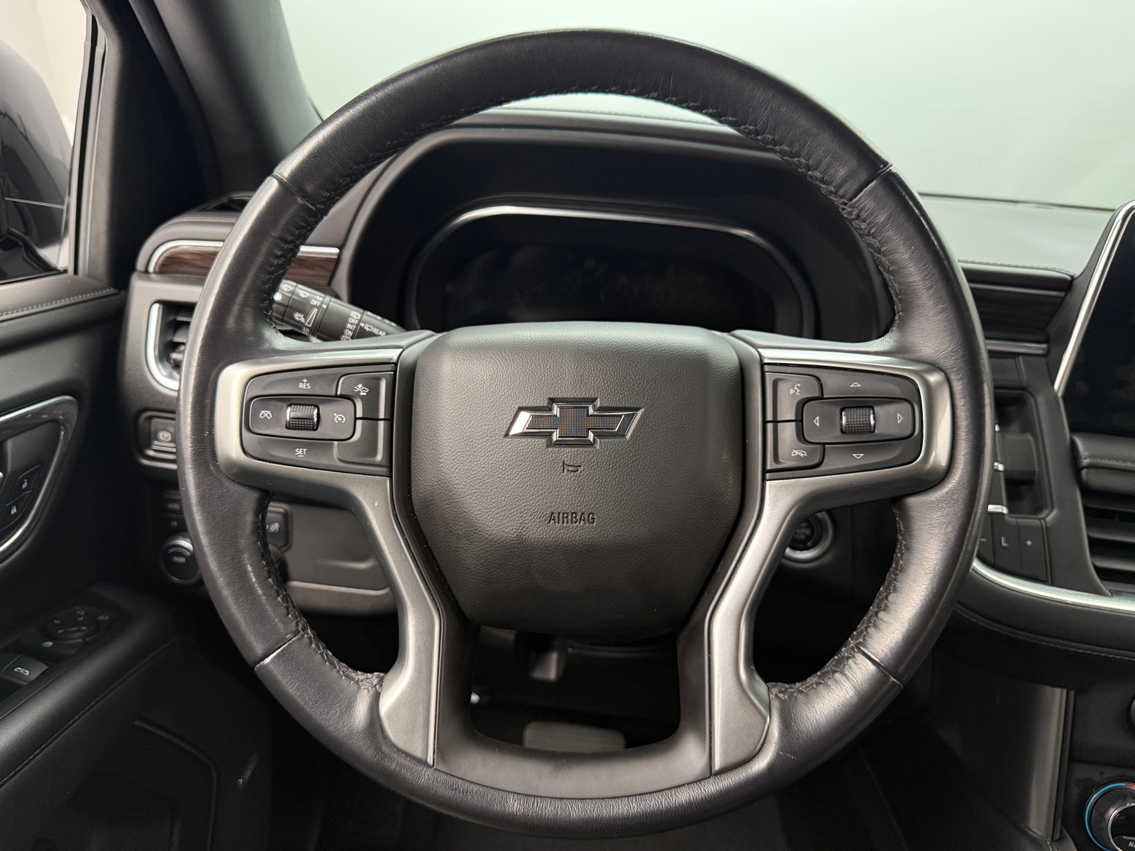 Thumbnail: 2022 Chevrolet Tahoe - 4