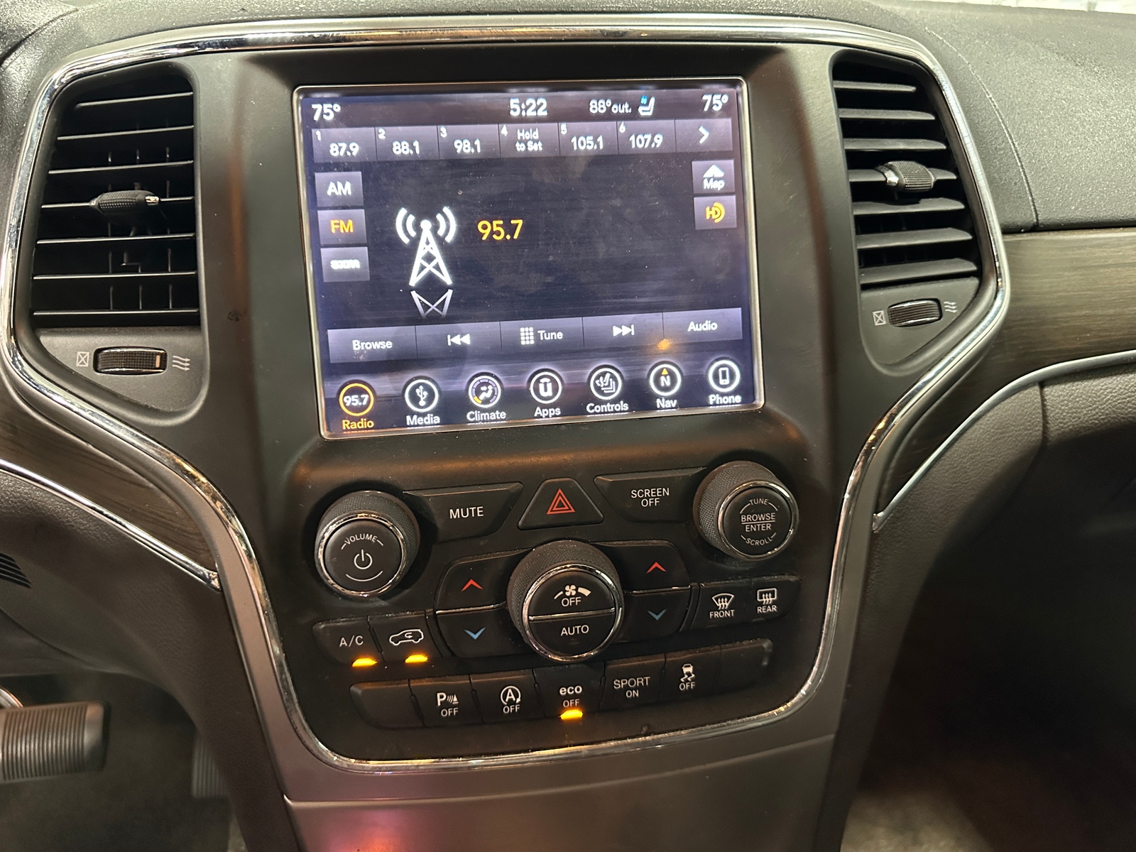 Thumbnail: 2018 Jeep Grand Cherokee - 3