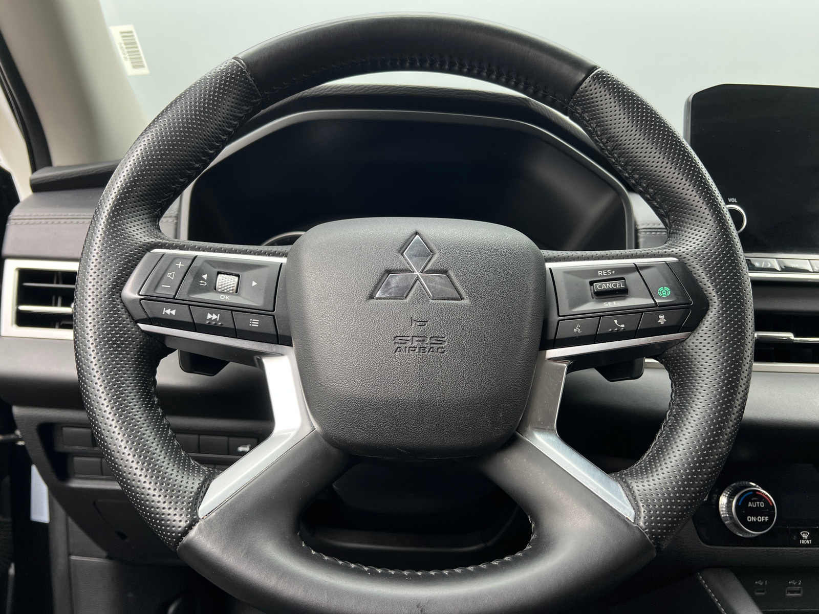 Thumbnail: 2024 Mitsubishi Outlander - 4