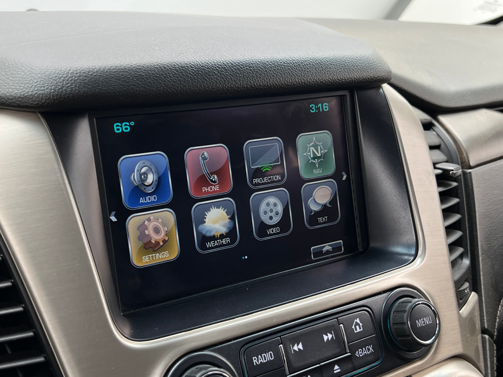 Thumbnail: 2018 GMC Yukon XL - 4