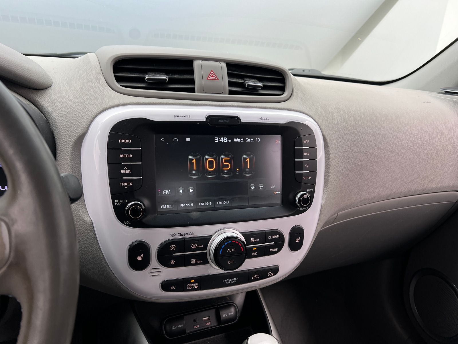 Thumbnail: 2019 Kia Soul EV - 4