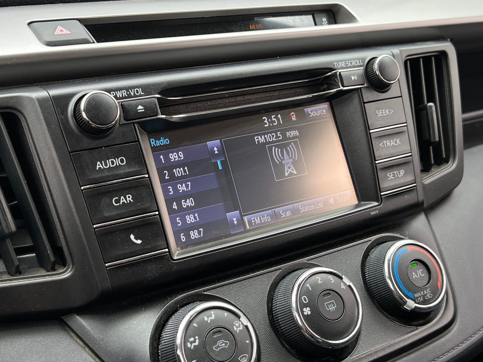 Thumbnail: 2018 Toyota RAV4 - 4