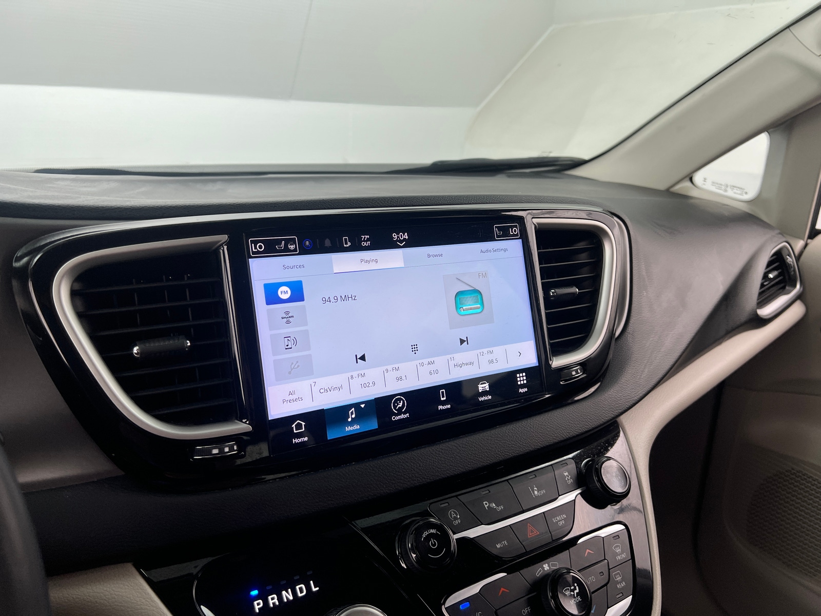 Thumbnail: 2023 Chrysler Pacifica - 3