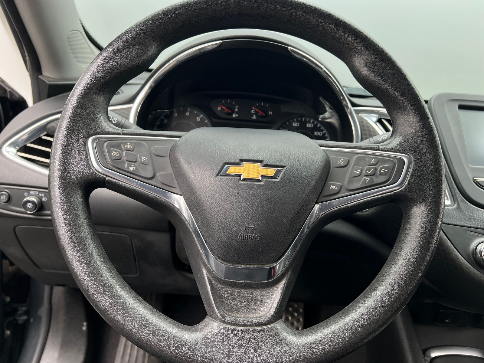 Thumbnail: 2017 Chevrolet Malibu - 5
