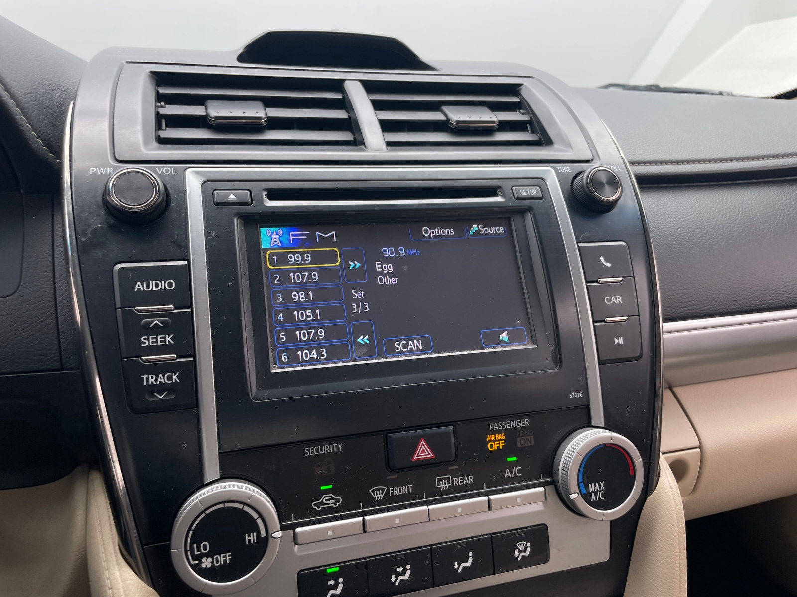 Thumbnail: 2014 Toyota Camry - 4