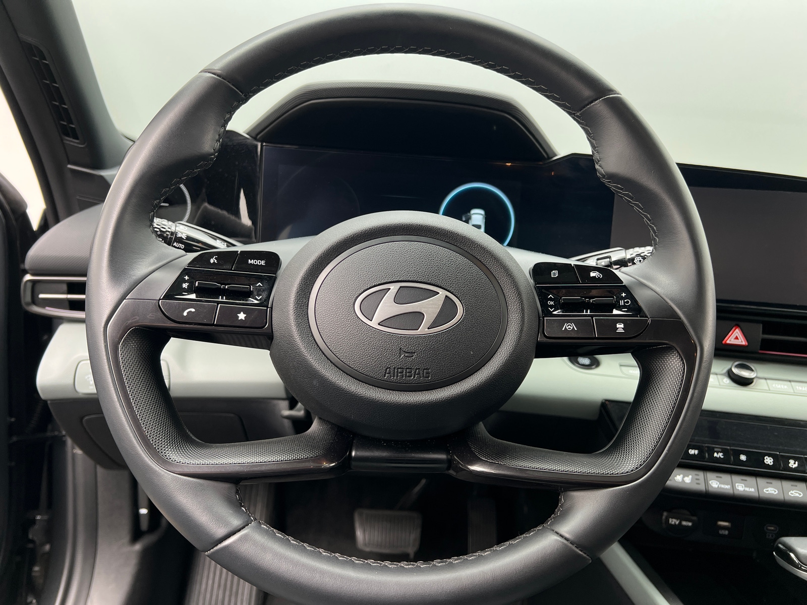 Thumbnail: 2024 Hyundai Elantra - 4