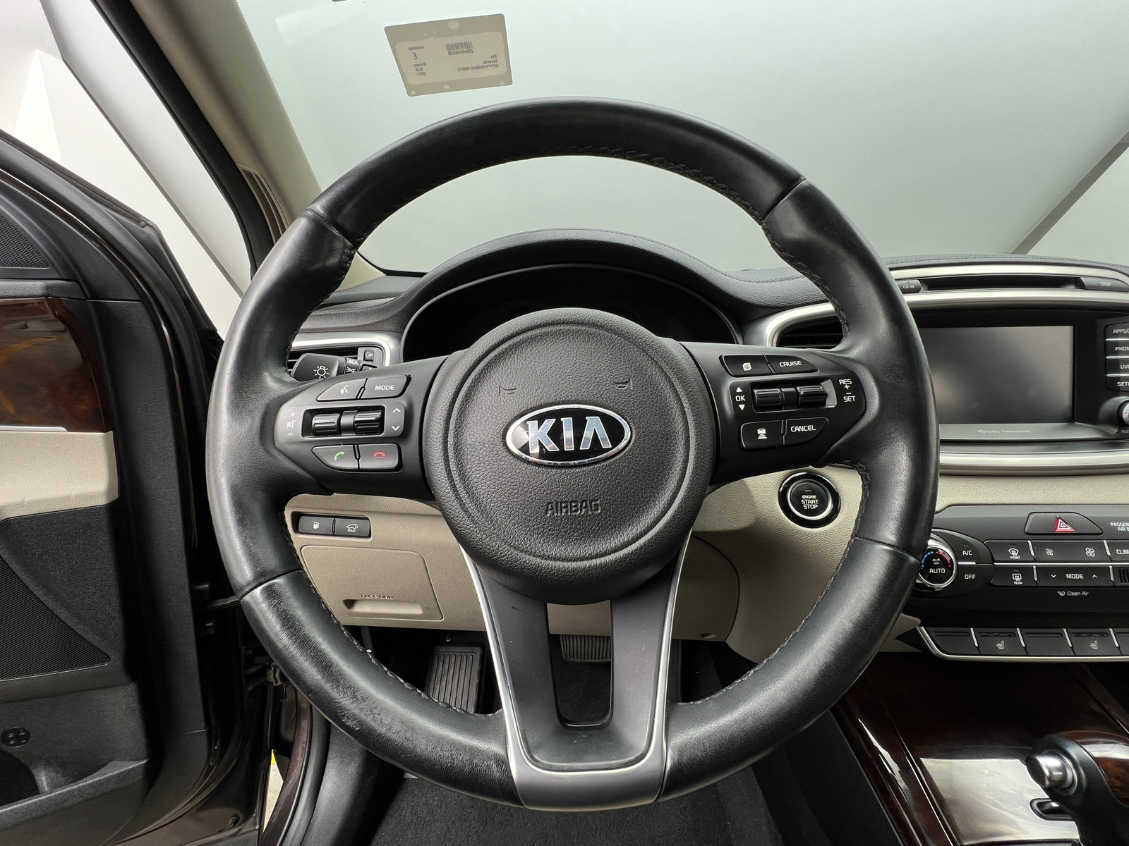 Thumbnail: 2017 Kia Sorento - 4