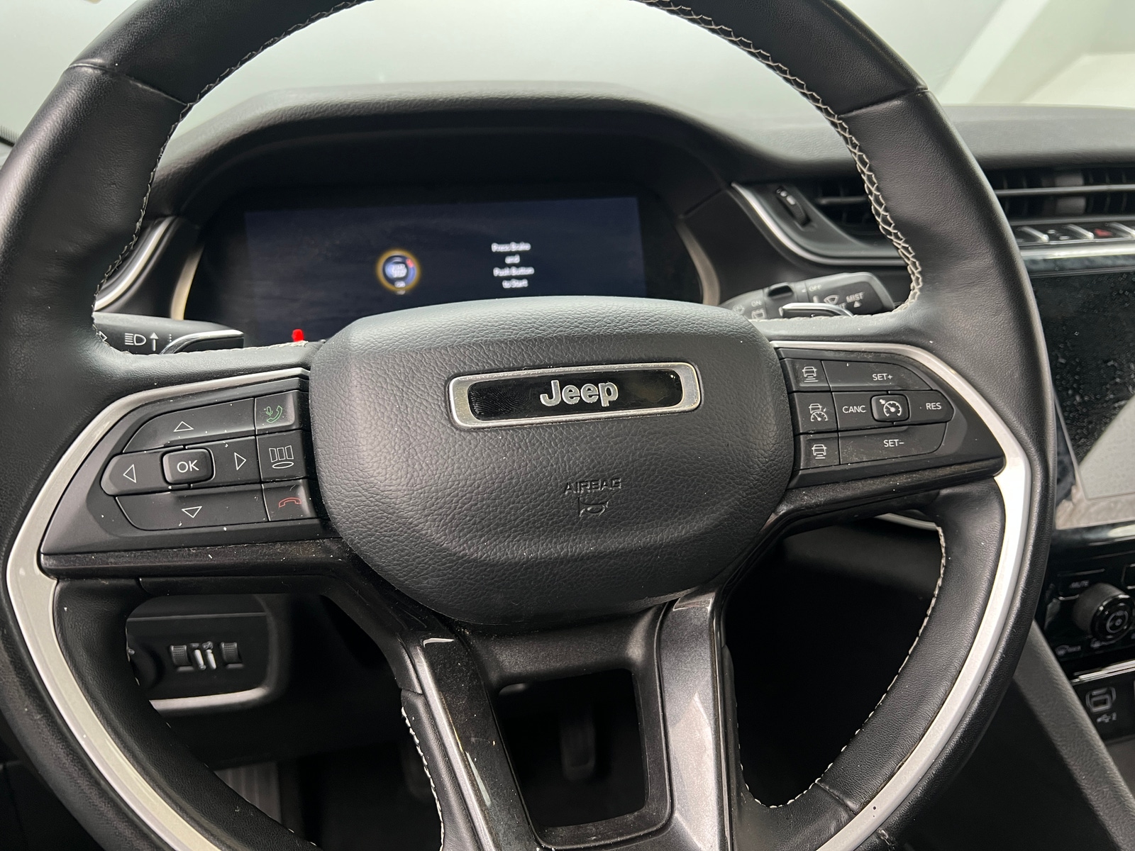 Thumbnail: 2022 Jeep Grand Cherokee - 4