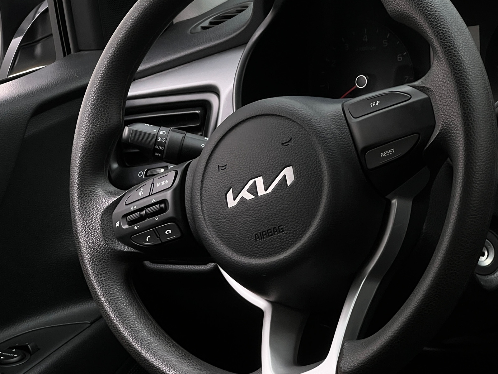 Thumbnail: 2023 Kia Rio - 5