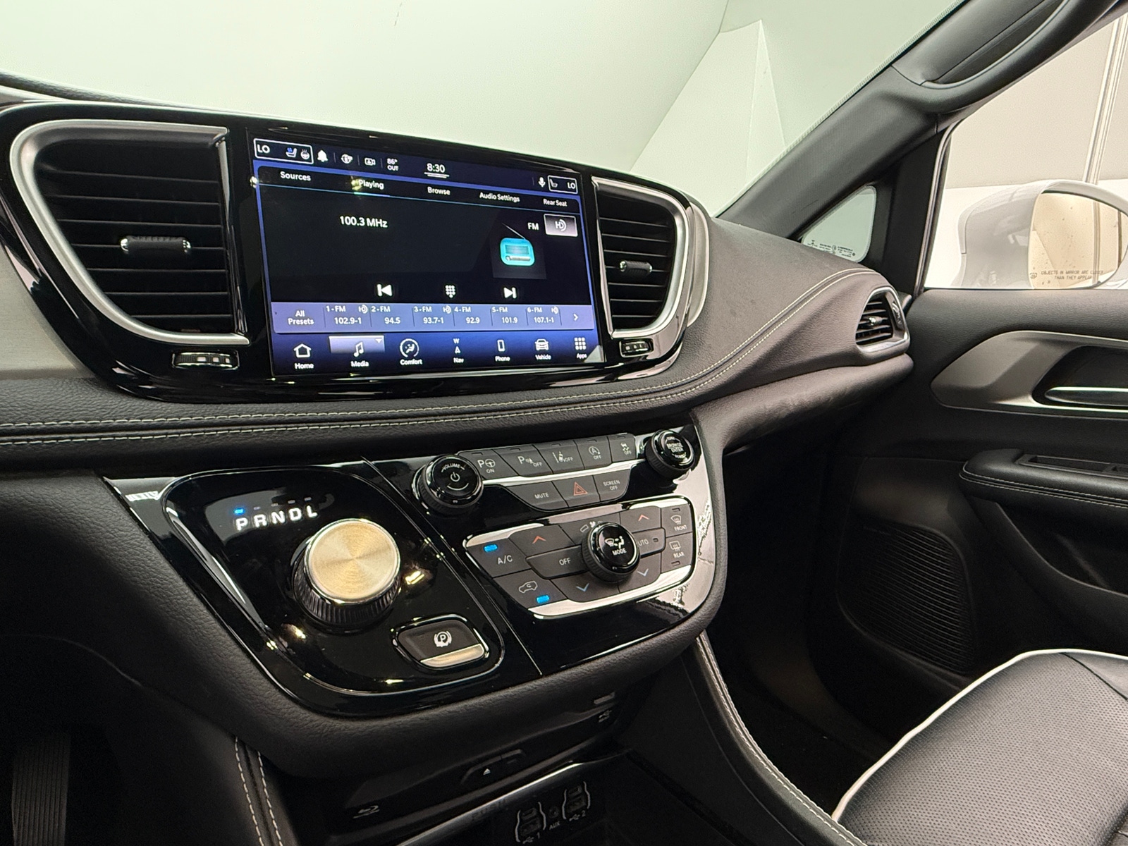 Thumbnail: 2021 Chrysler Pacifica - 3