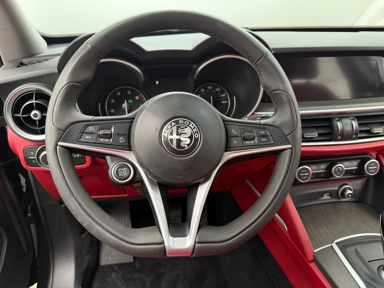Thumbnail: 2019 Alfa Romeo Stelvio - 4