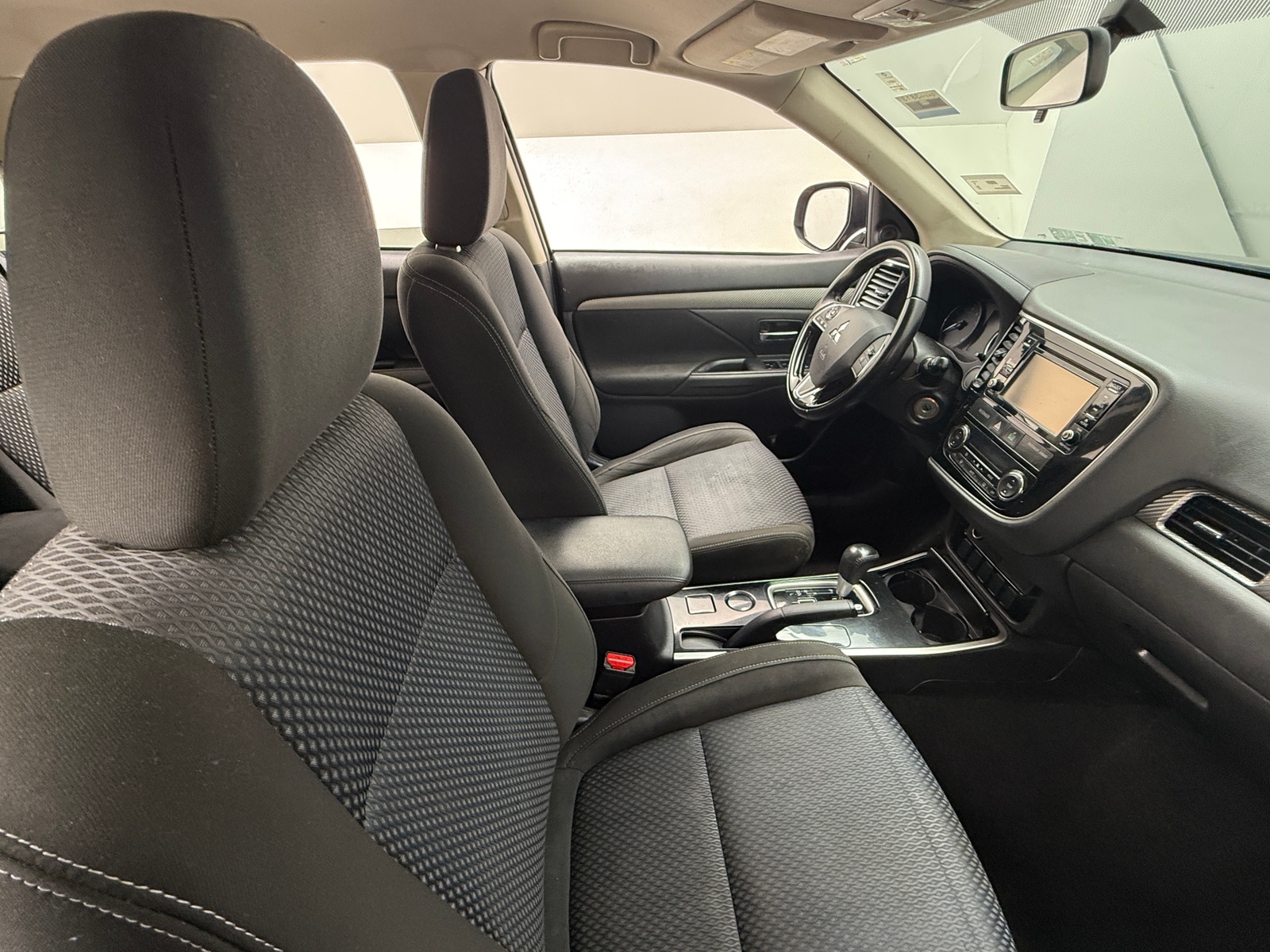 Thumbnail: 2017 Mitsubishi Outlander - 2