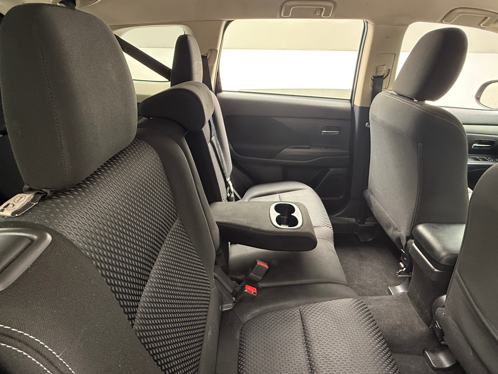 Thumbnail: 2017 Mitsubishi Outlander - 6