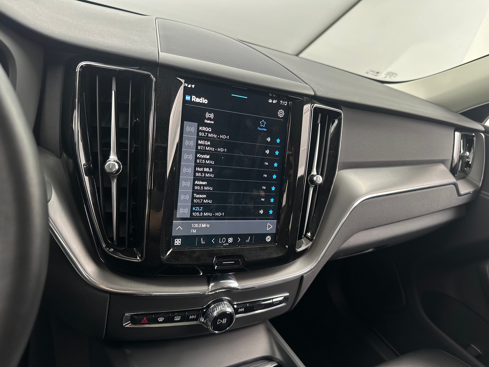 Thumbnail: 2025 Volvo XC60 - 4