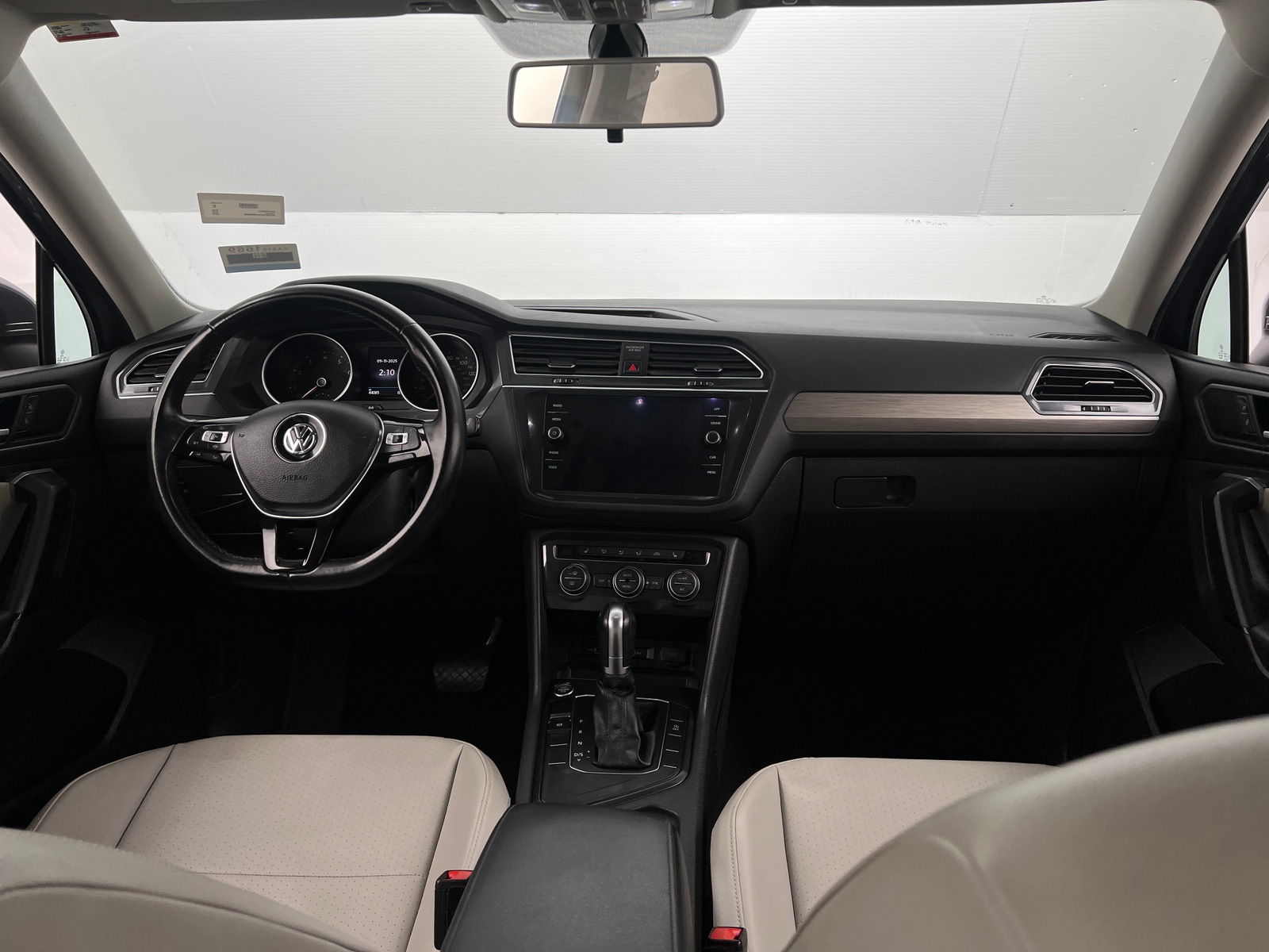 Thumbnail: 2019 Volkswagen Tiguan - 2