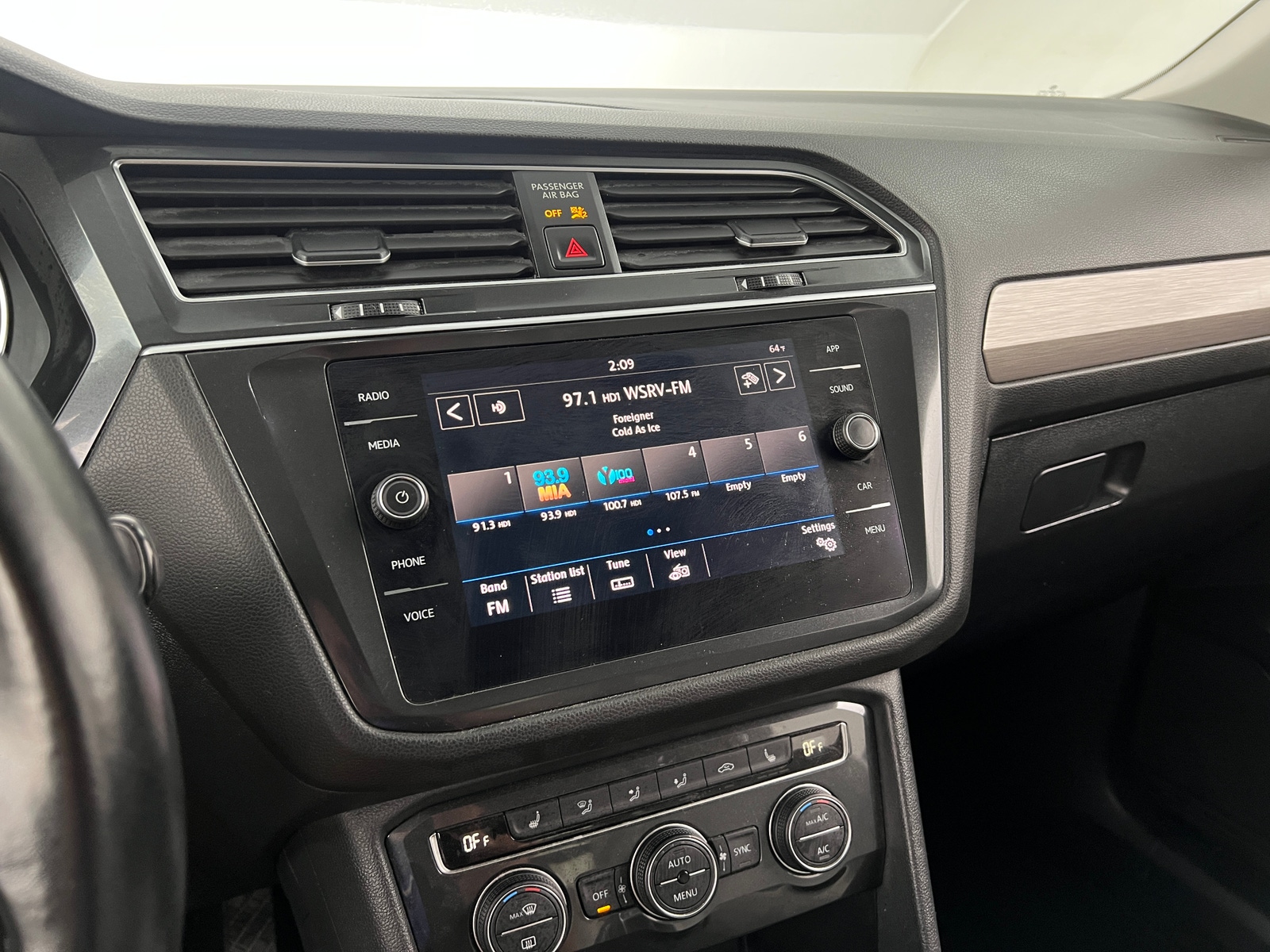 Thumbnail: 2019 Volkswagen Tiguan - 3