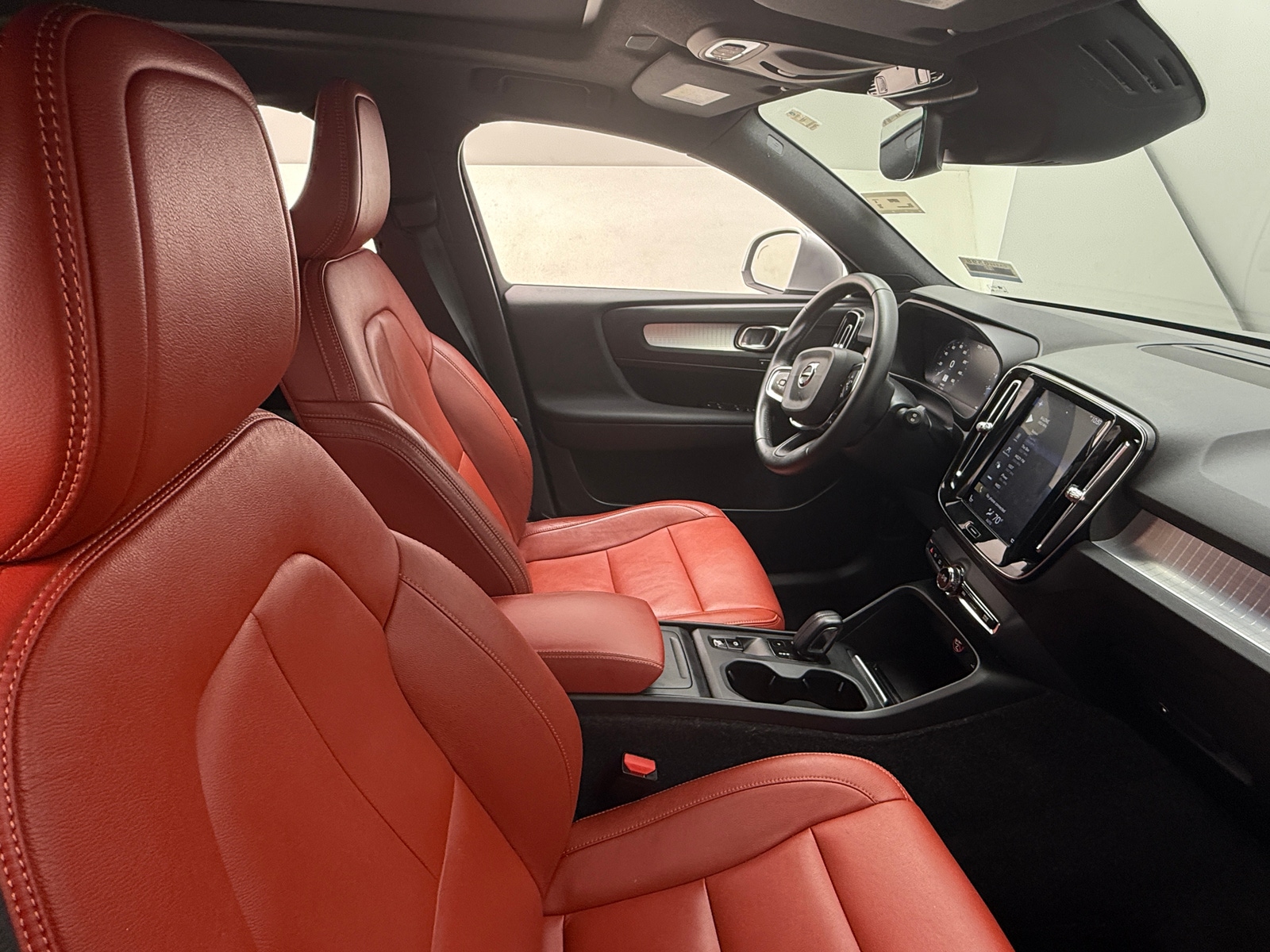 Thumbnail: 2019 Volvo XC40 - 2