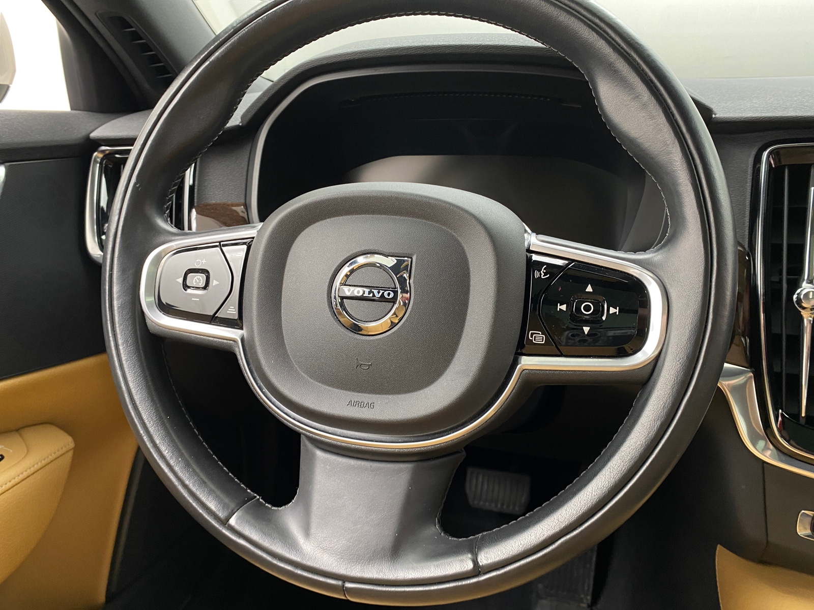Thumbnail: 2018 Volvo S90 - 4