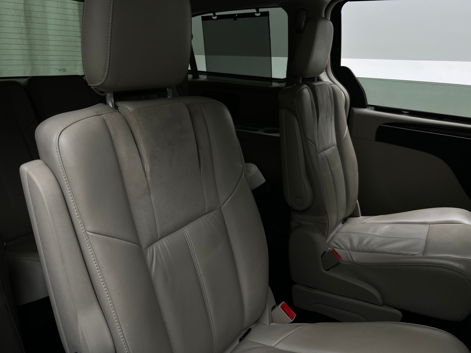Thumbnail: 2014 Chrysler Town & Country - 5