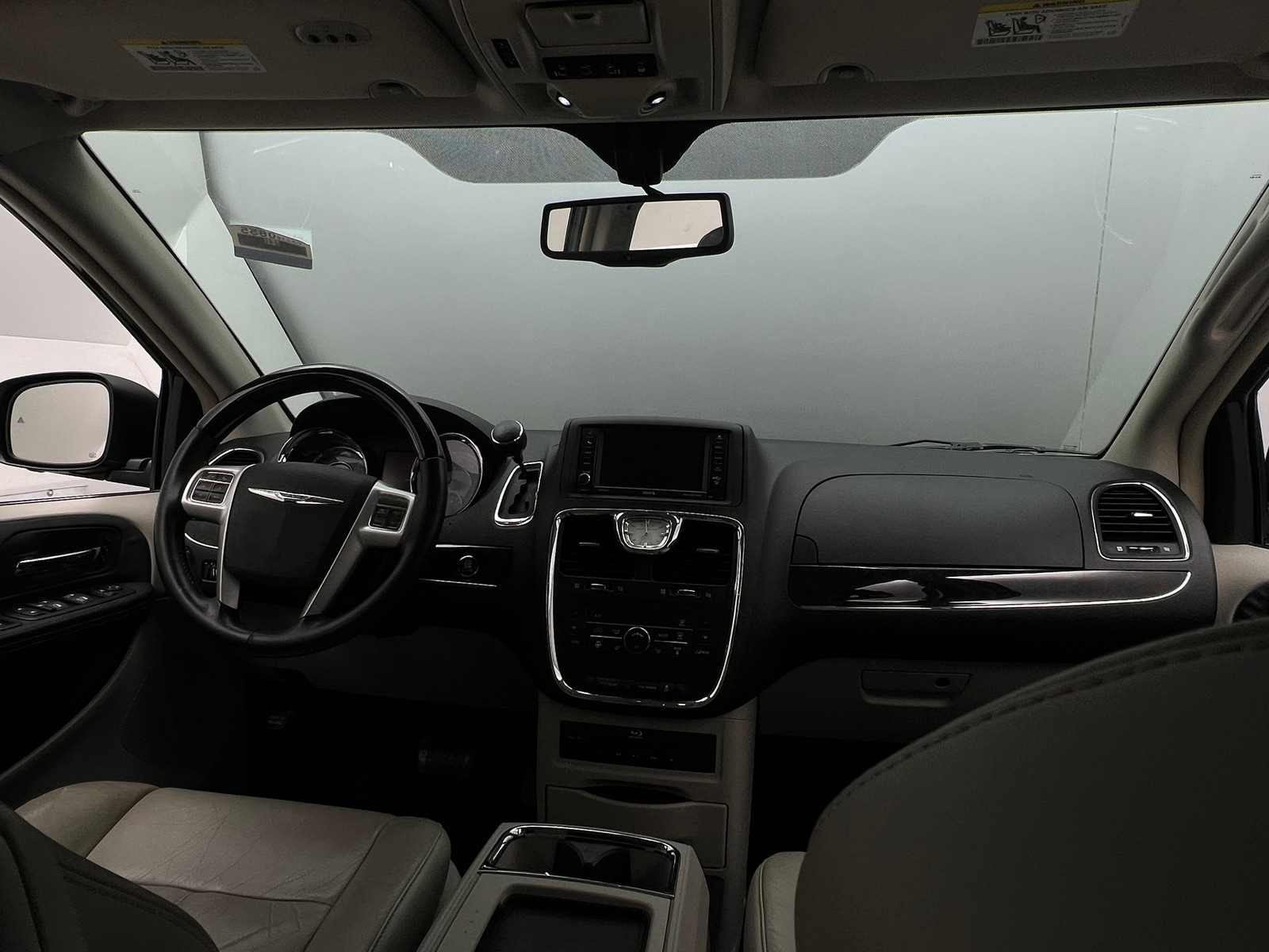 Thumbnail: 2014 Chrysler Town & Country - 2