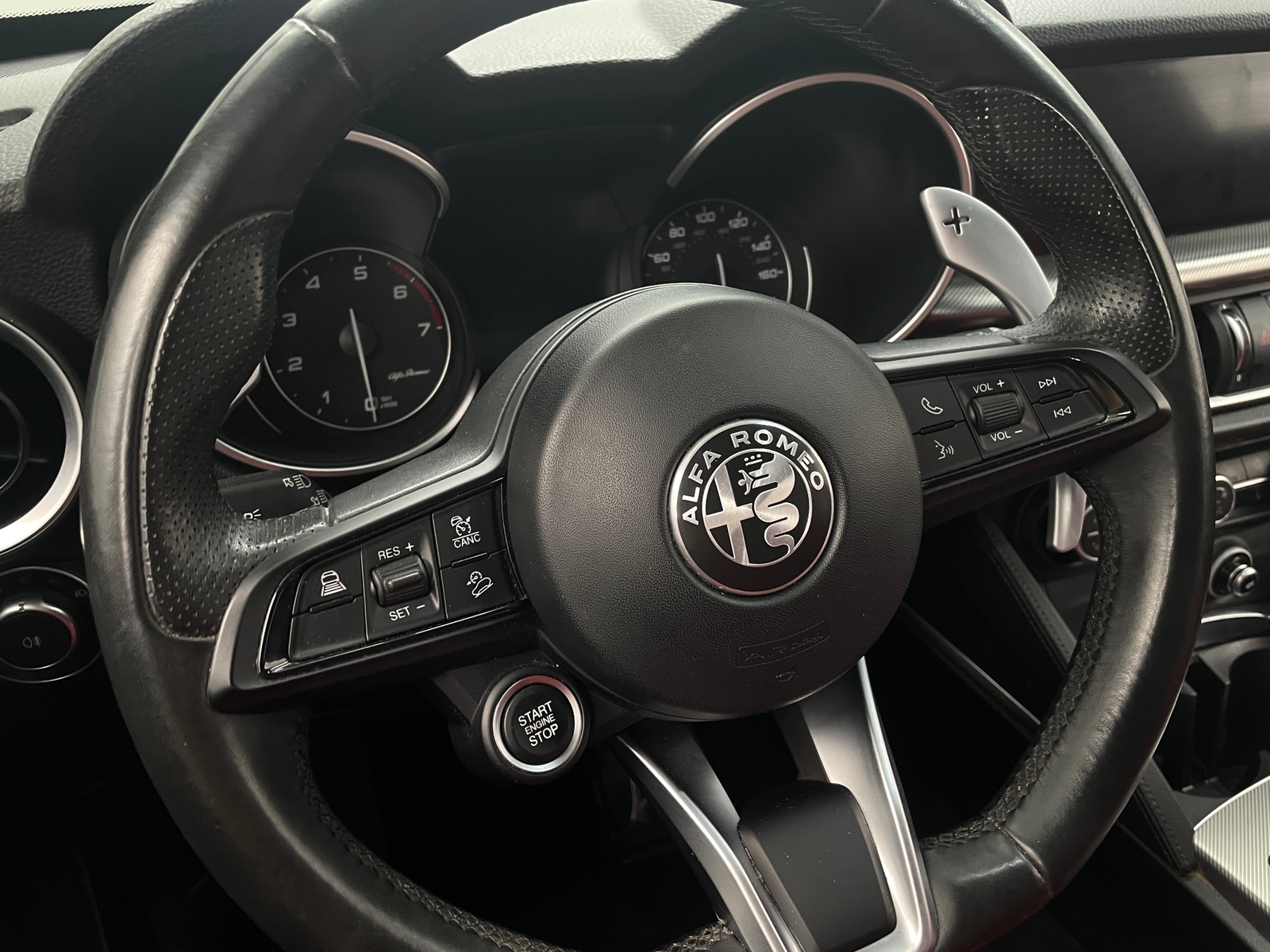 Thumbnail: 2022 Alfa Romeo Stelvio - 4
